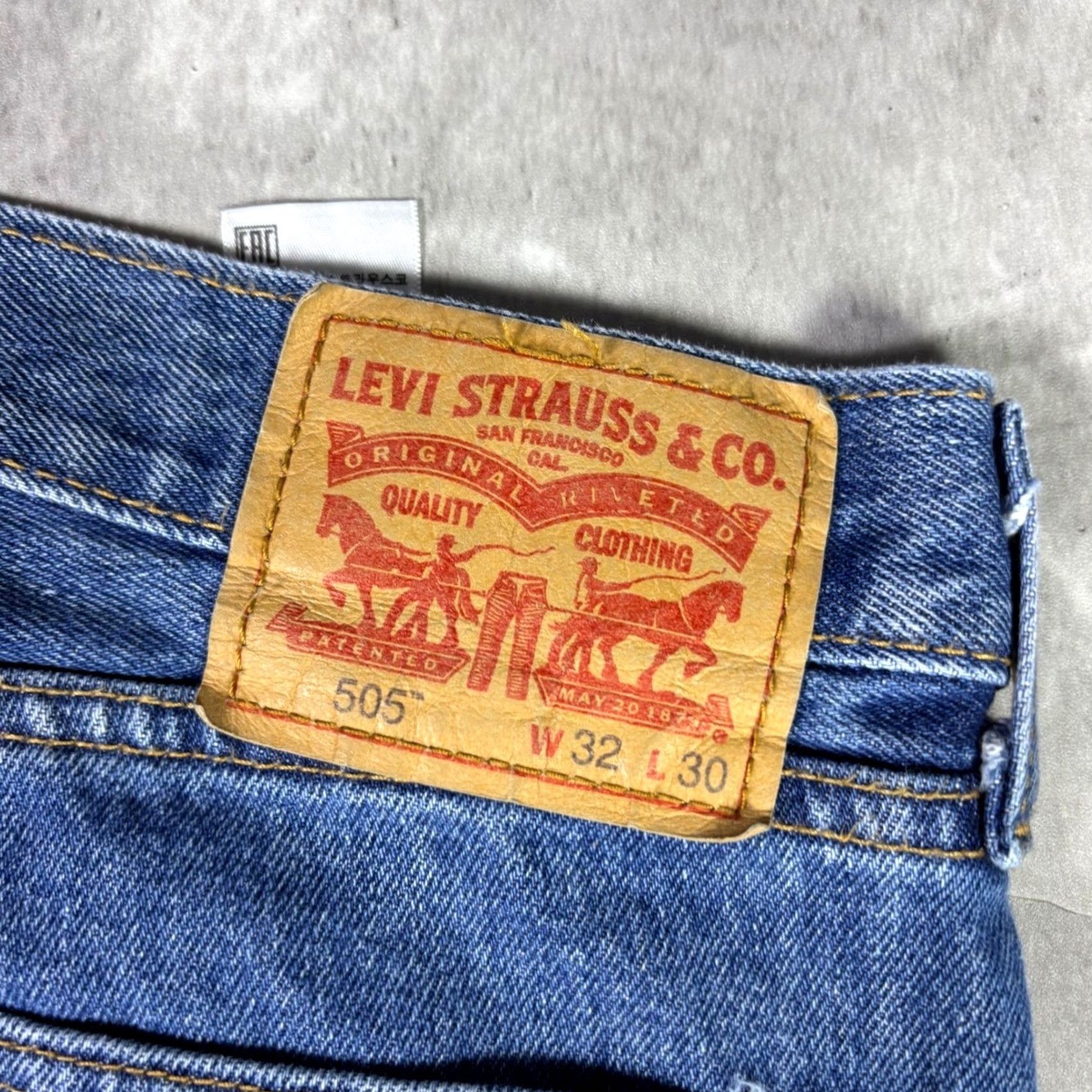 Levi's Levis 505 Regular Fit Straight Leg Jeans Mens 34x30 Medium Wash Blue Denim Size US 34 / EU 50 - 6 Thumbnail