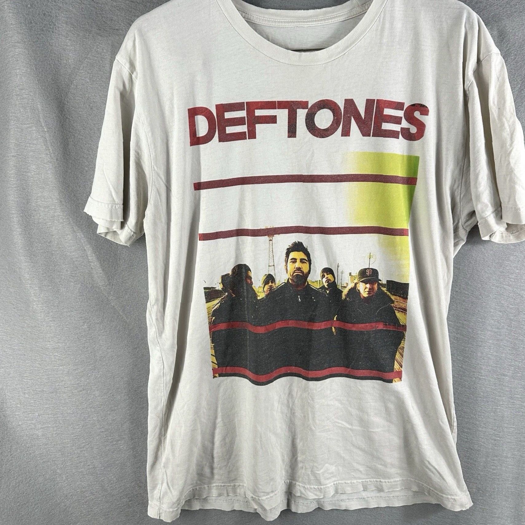 Vintage Vintage The Deftones T-Shirt Men Large 90s Rock Band Logo Graphic Cotton White Size US L / EU 52-54 / 3 - 4 Thumbnail