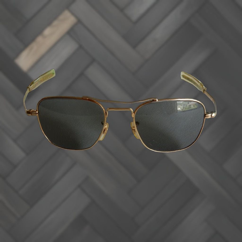 Vintage VINTAGE Diamond Plate Aviator Sunglasses Men Gold 80s Retro Size ONE SIZE - 1 Thumbnail