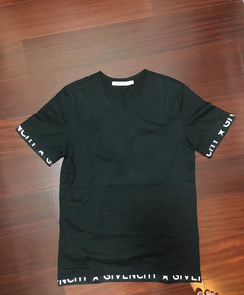 Givenchy Givenchy Black round neck letter T-shirt Size US S / EU 44-46 / 1 - 1 Thumbnail
