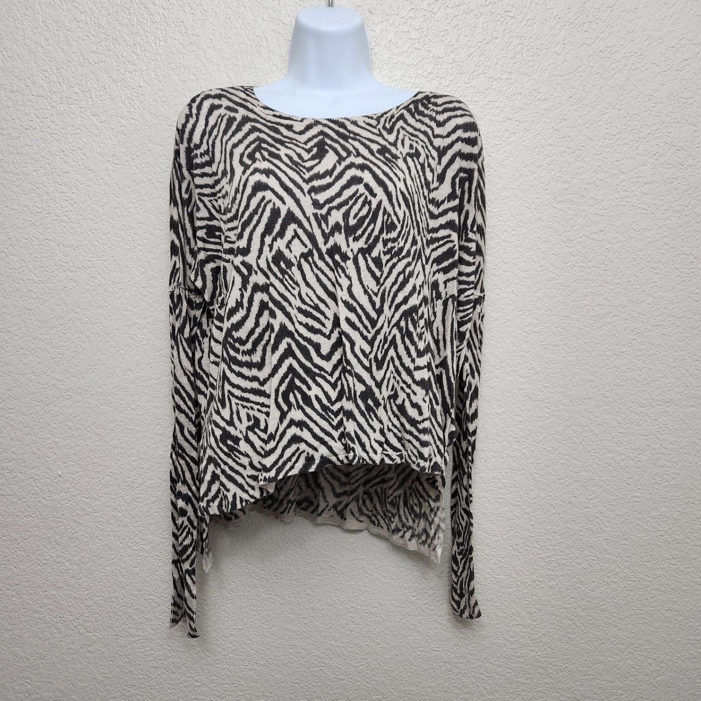 H&M H&M Black Tan Animal Print Boat Neck Hi Low Sweater Top M Size M / US 6-8 / IT 42-44 - 1 Thumbnail