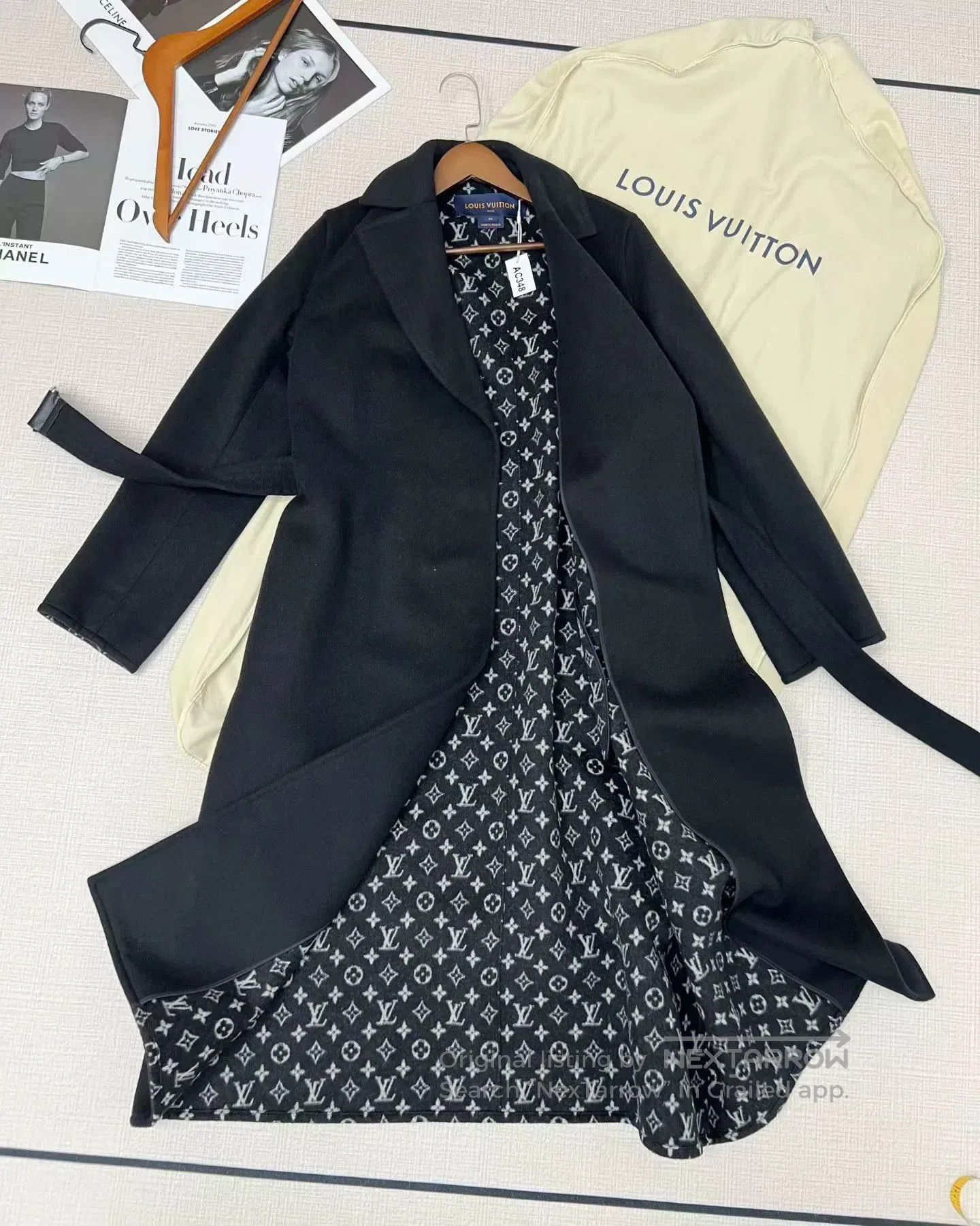 Louis Vuitton Louis Vuitton Long Coat with Logo Lining. Size XXS / US 00 / IT 34 - 1 Thumbnail