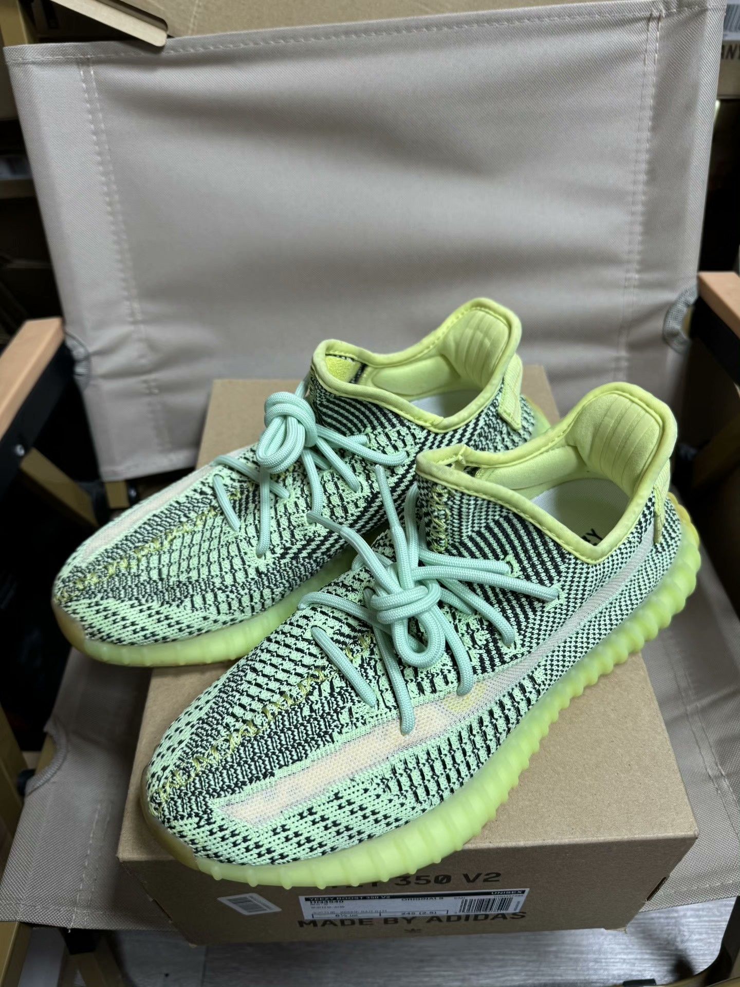 Adidas Adidas YEEZY350 Green Lowtop Sneakers 40 Men Size US 7.5 / EU 40-41 - 1 Thumbnail
