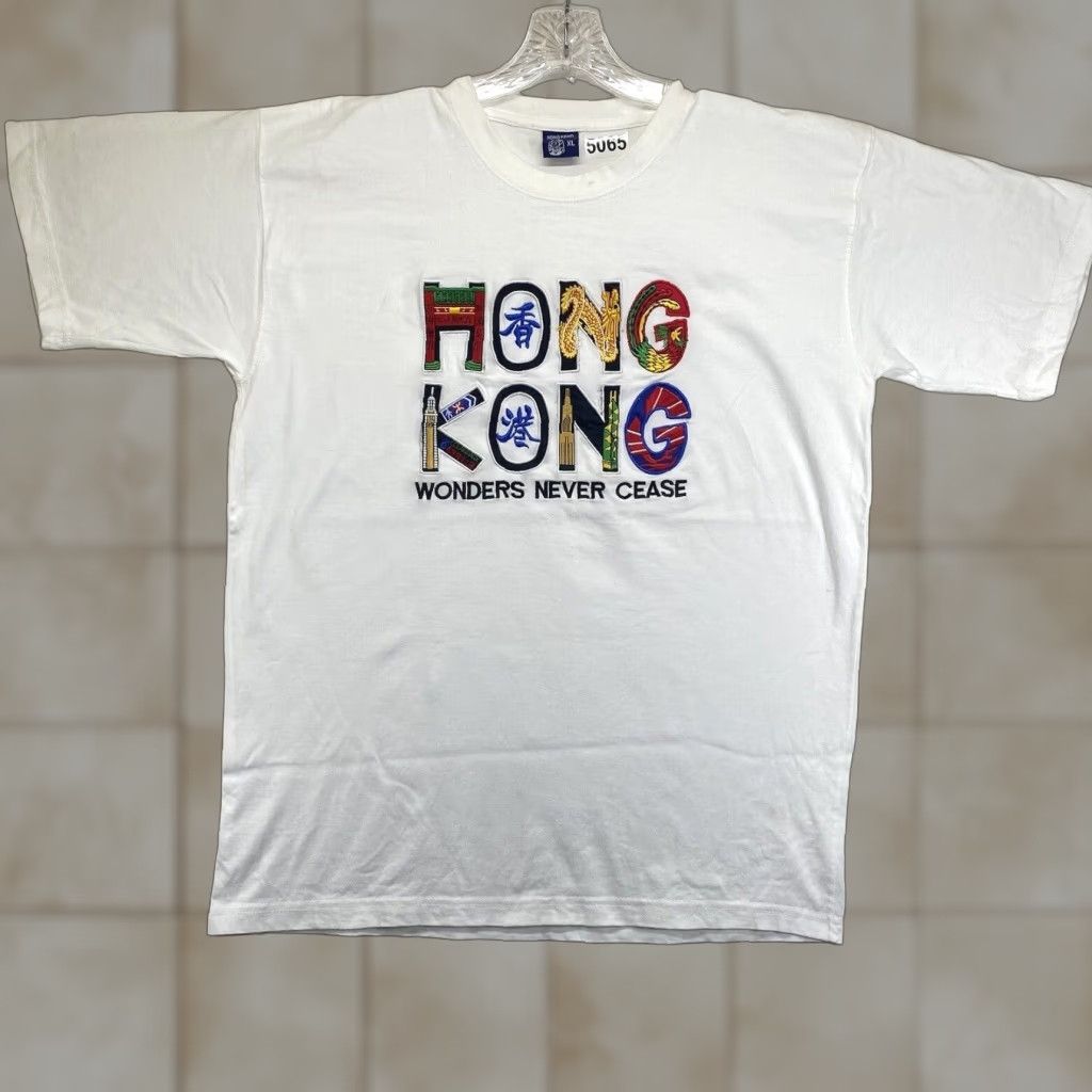 Vintage VINTAGE Hong Kong T-Shirt Men Large White Embroidered Golden Dragon Asia Travel 90s Size US L / EU 52-54 / 3 - 1 Thumbnail