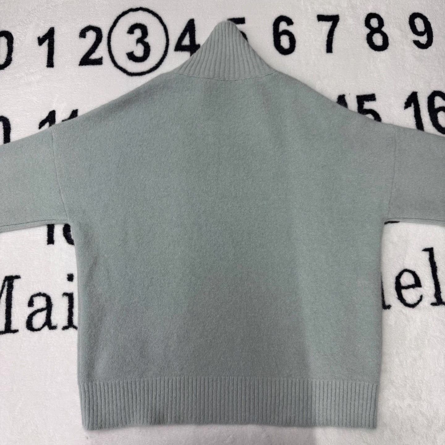 AMI AMI Blue & White Heart Turtleneck Sweater Q10 Size US XL / EU 56 / 4 - 2 Thumbnail