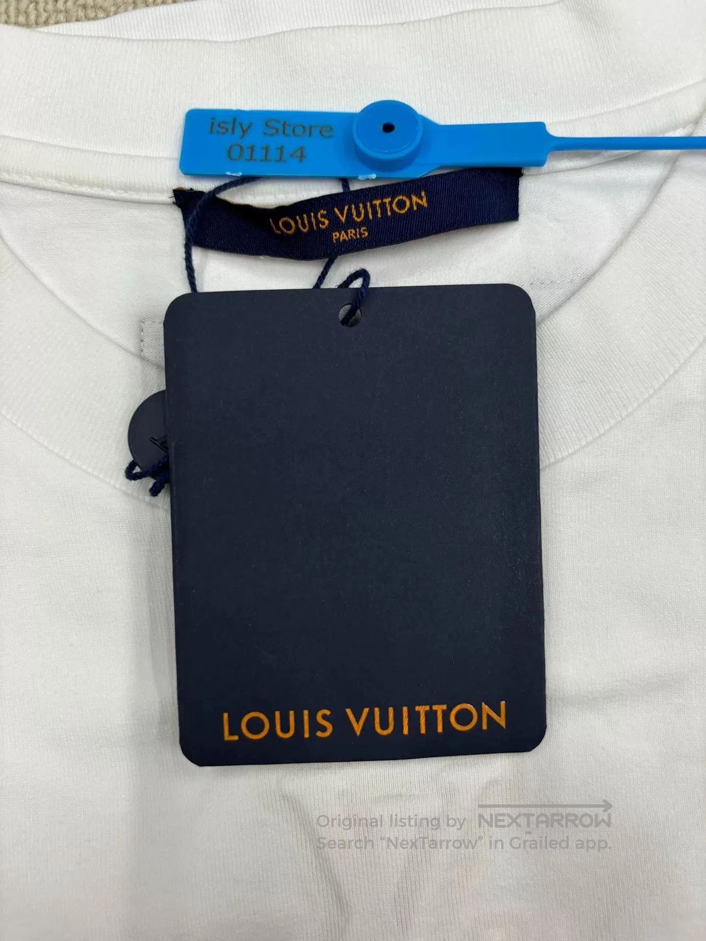 Louis Vuitton Louis Vuitton Embossed Logo Short-Sleeve. Size US M / EU 48-50 / 2 - 4 Thumbnail