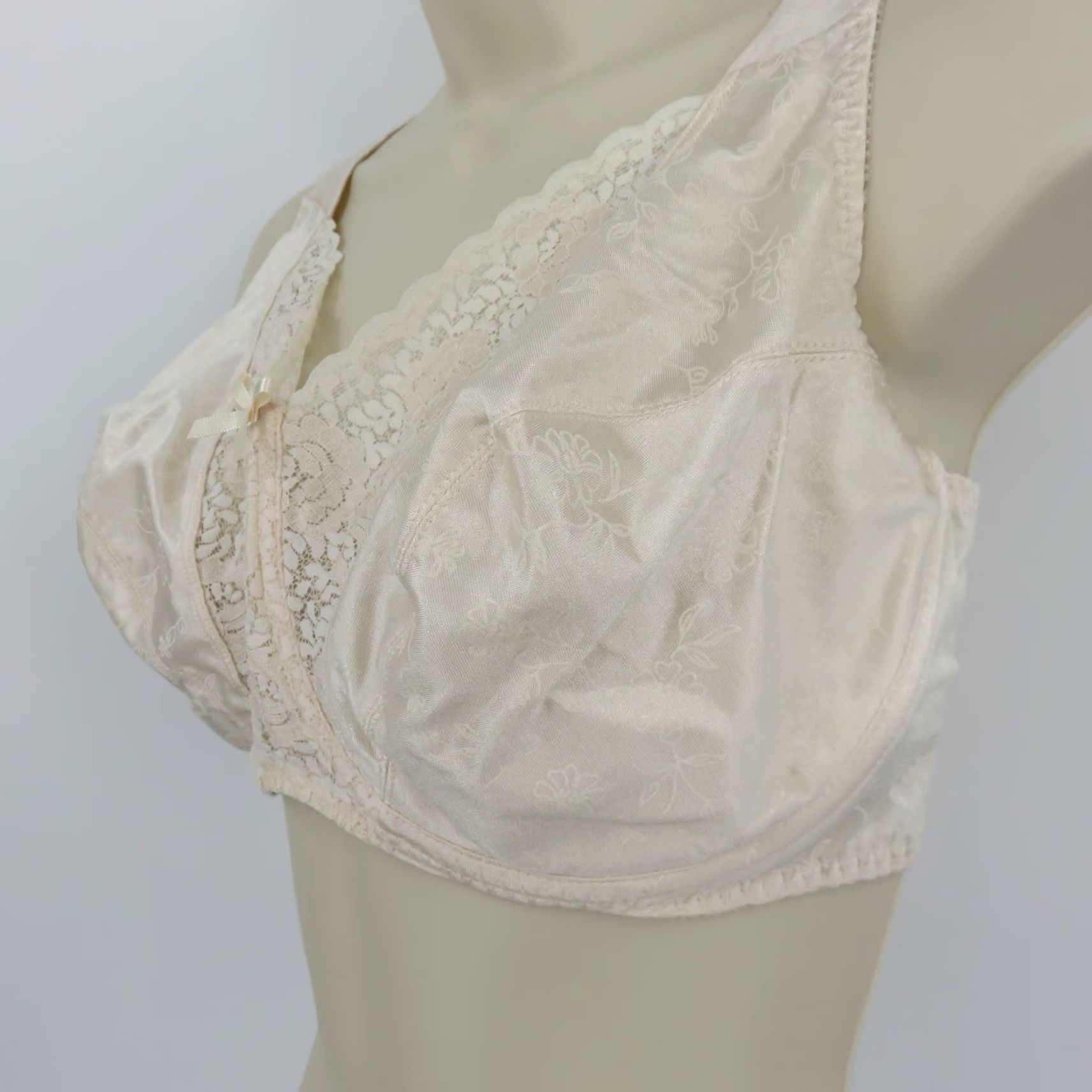 Vintage **Playtex 40DD Cream Floral Underwire Lift Support Bra** User: Playtex 40DD Cream Floral Underwire Lift Support Bra Size ONE SIZE - 5 Thumbnail