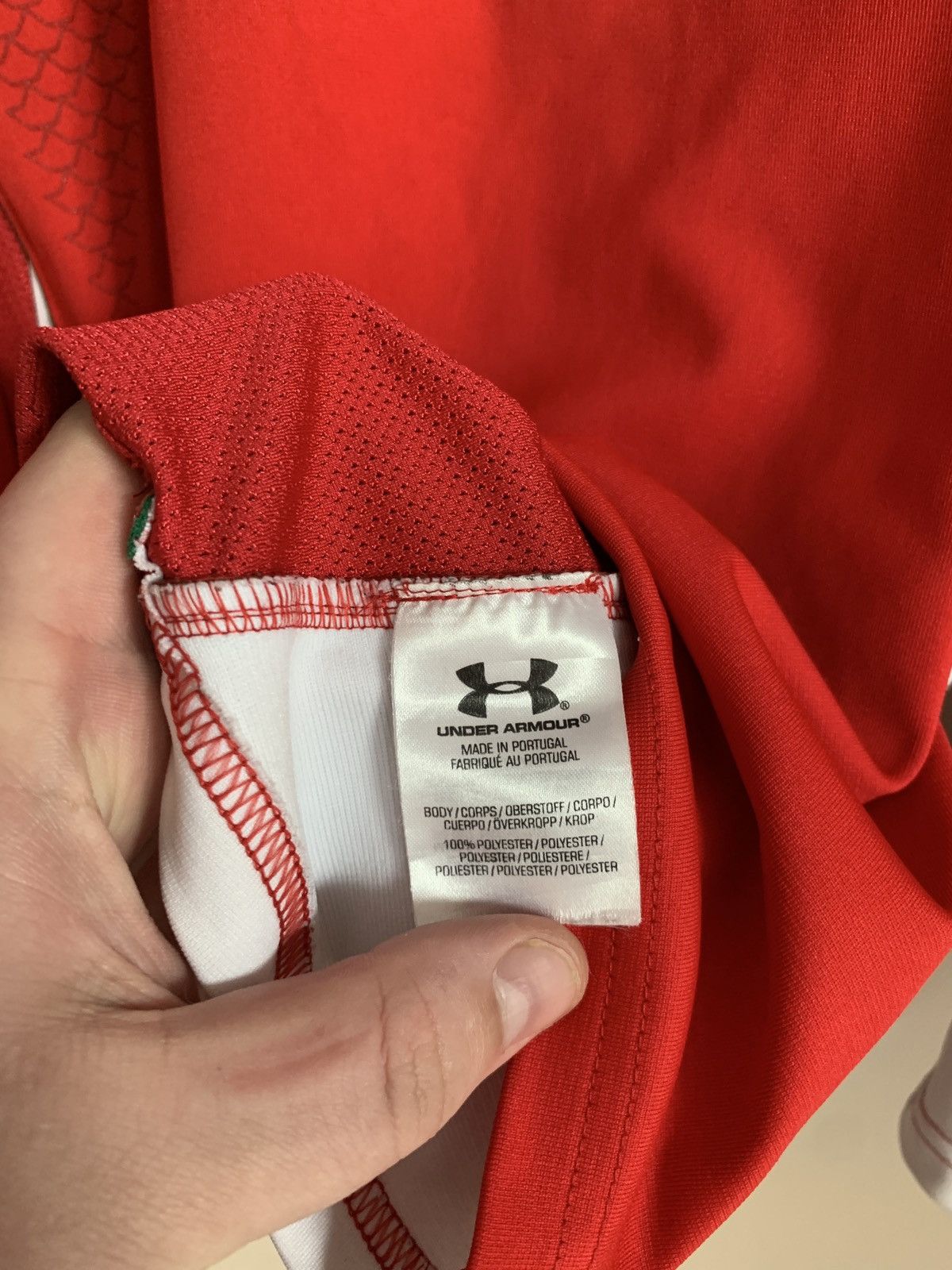 Under Armour Wales Home Rugby Union Long Sleeve Shirt Under Armour Sz S Size US S / EU 44-46 / 1 - 10 Thumbnail