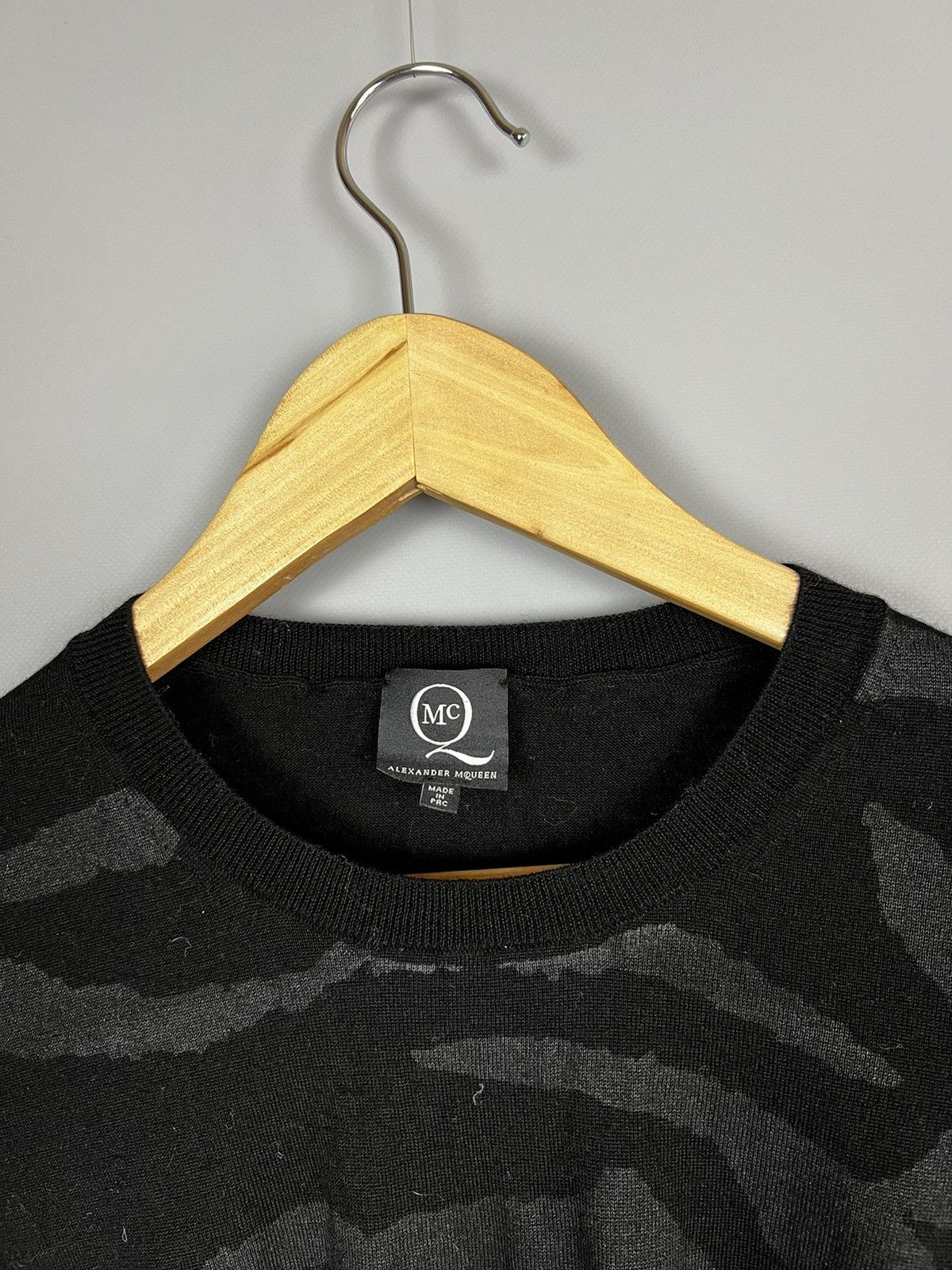Alexander McQueen MCQ Alexander McQueen black camouflage long sleeve sweater Size M / US 6-8 / IT 42-44 - 2 Thumbnail