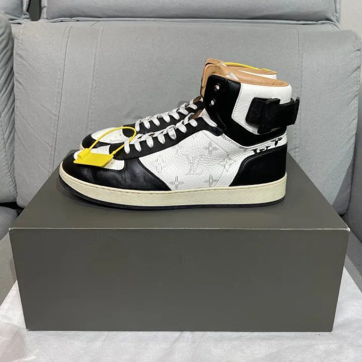 Other Louis Vuitton Rivoli Black Fashion Sneakers for Men -2508 Size US 8 / EU 41 - 1 Thumbnail