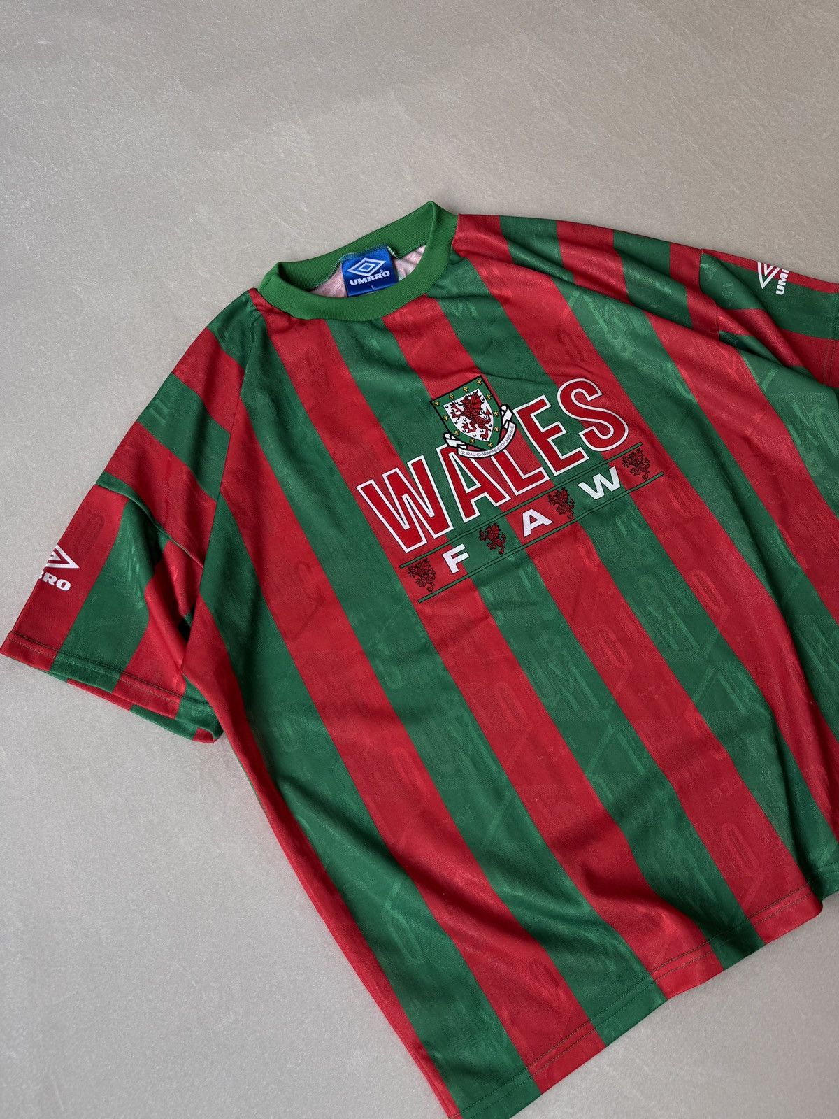 Umbro Vintage Umbro Wales FAW 90s Rare Sample Training Shirt Size US L / EU 52-54 / 3 - 2 Thumbnail