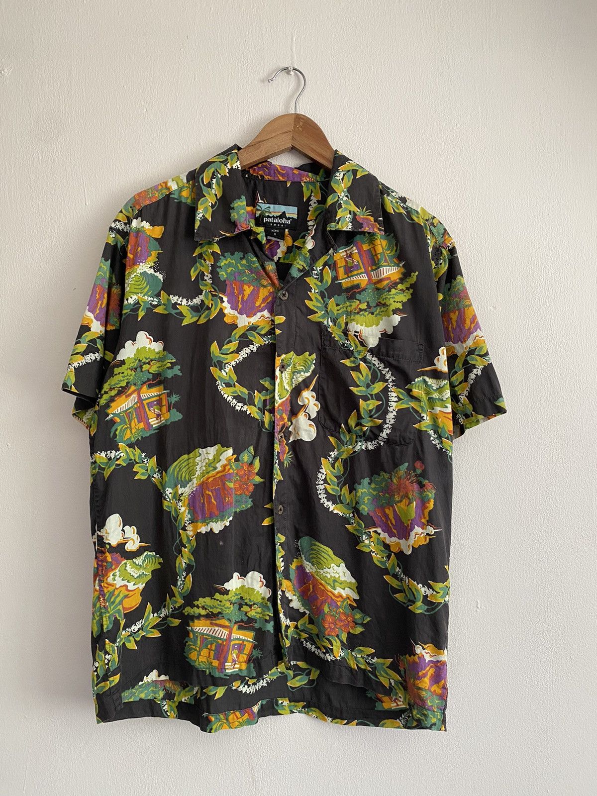 image of Patagonia Pataloha Hawaiian Button Down Shirt, Men's (Size Medium)