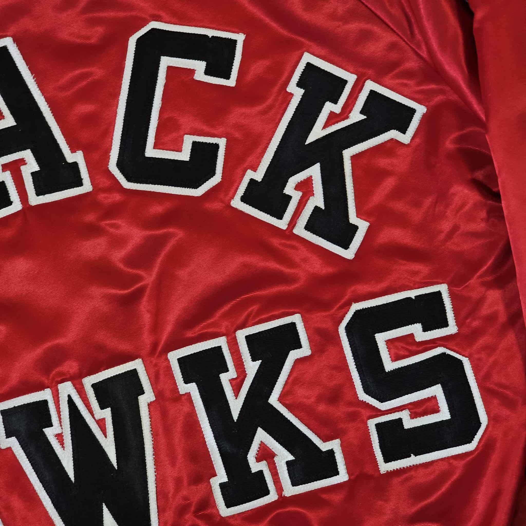 Vintage Chicago Black Hawks 90s Chalk Line Satin Bomber Jacket Size US L / EU 52-54 / 3 - 8 Thumbnail