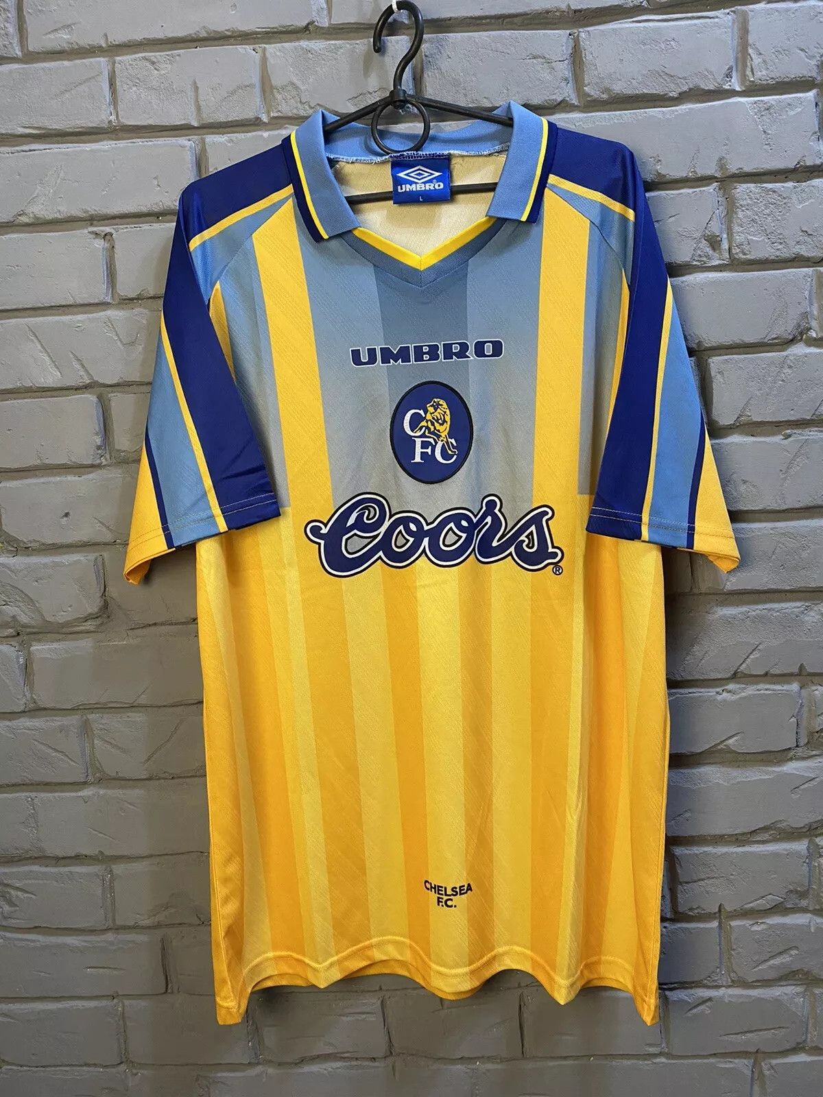 Umbro Umbro Vintage CHELSEA 96/97 AWAY FOOTBALL SHIRT Size US L / EU 52-54 / 3 - 6 Thumbnail