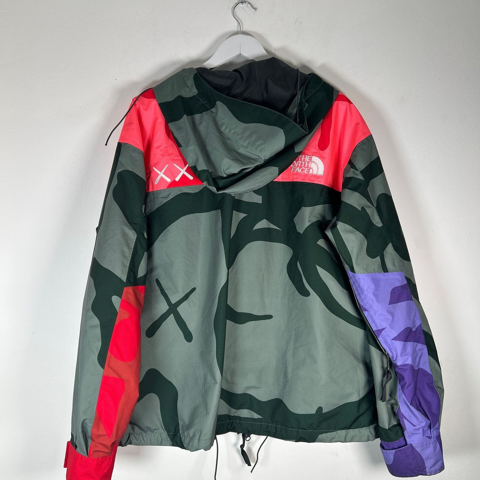 Kaws × The North Face Kaws x The North Face Retro 1986 Mountain Jacket Green Size US L / EU 52-54 / 3 - 9 Thumbnail