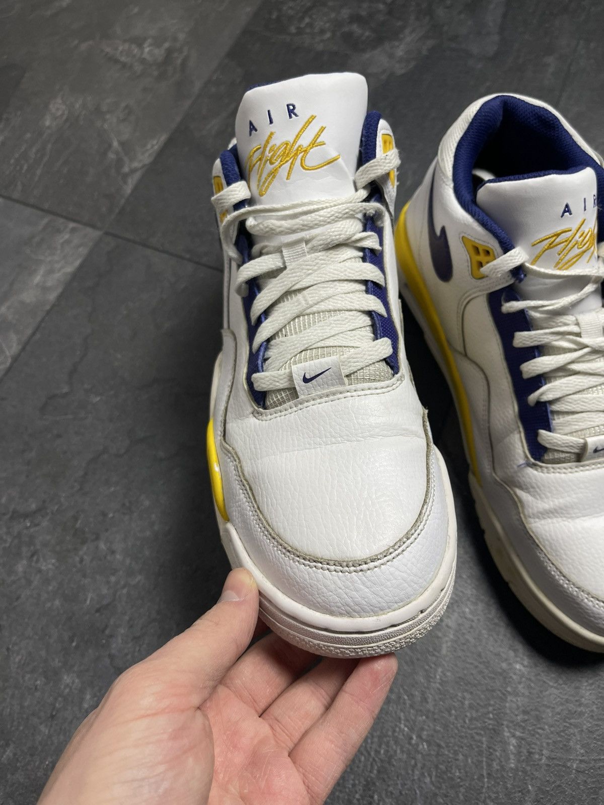 Vintage Nike Flight Legacy Lakers Size US 10 / EU 43 - 5 Thumbnail