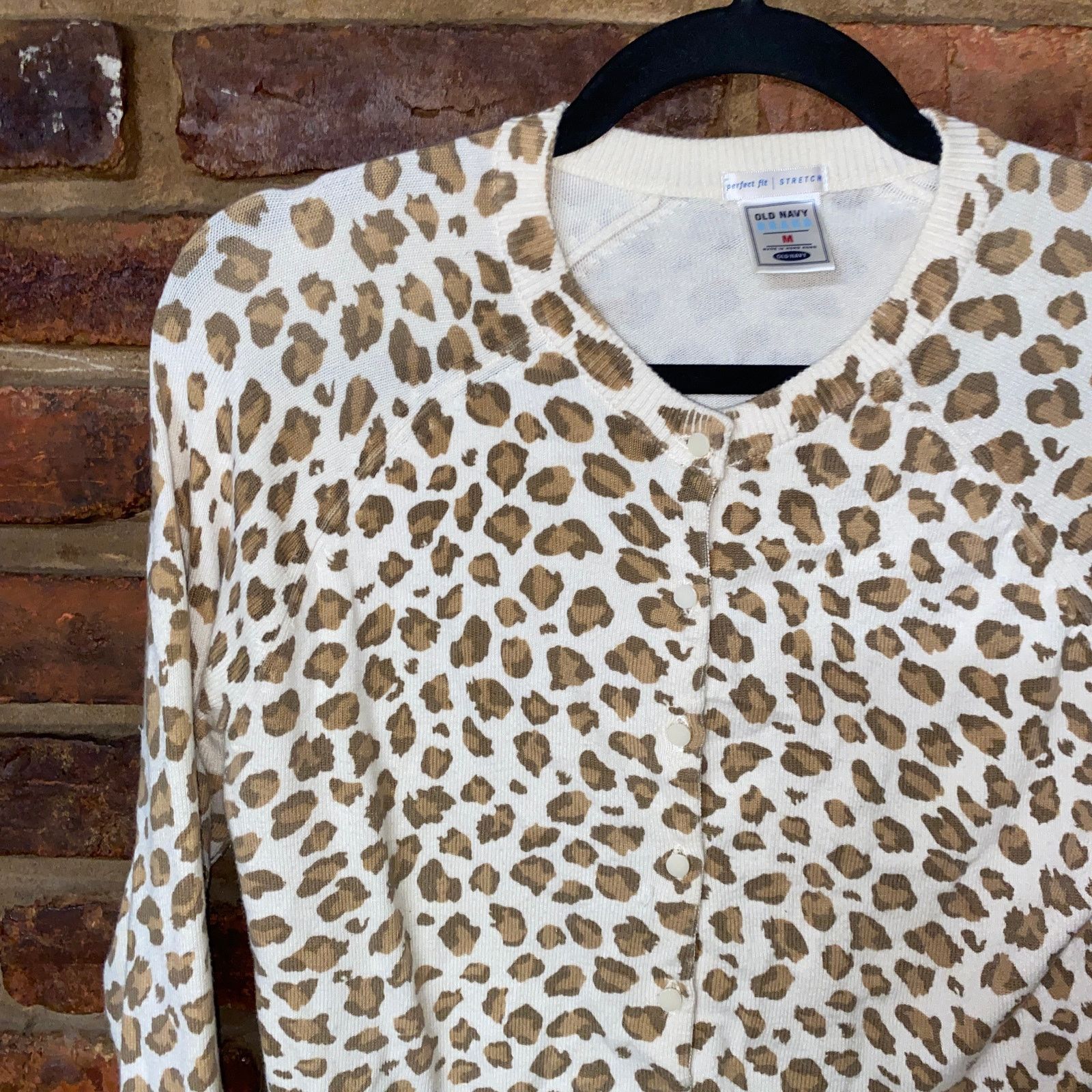 Old Navy Old Navy Cream Leopard Button Down Cardigan Sweater Medium Size M / US 6-8 / IT 42-44 - 2 Thumbnail