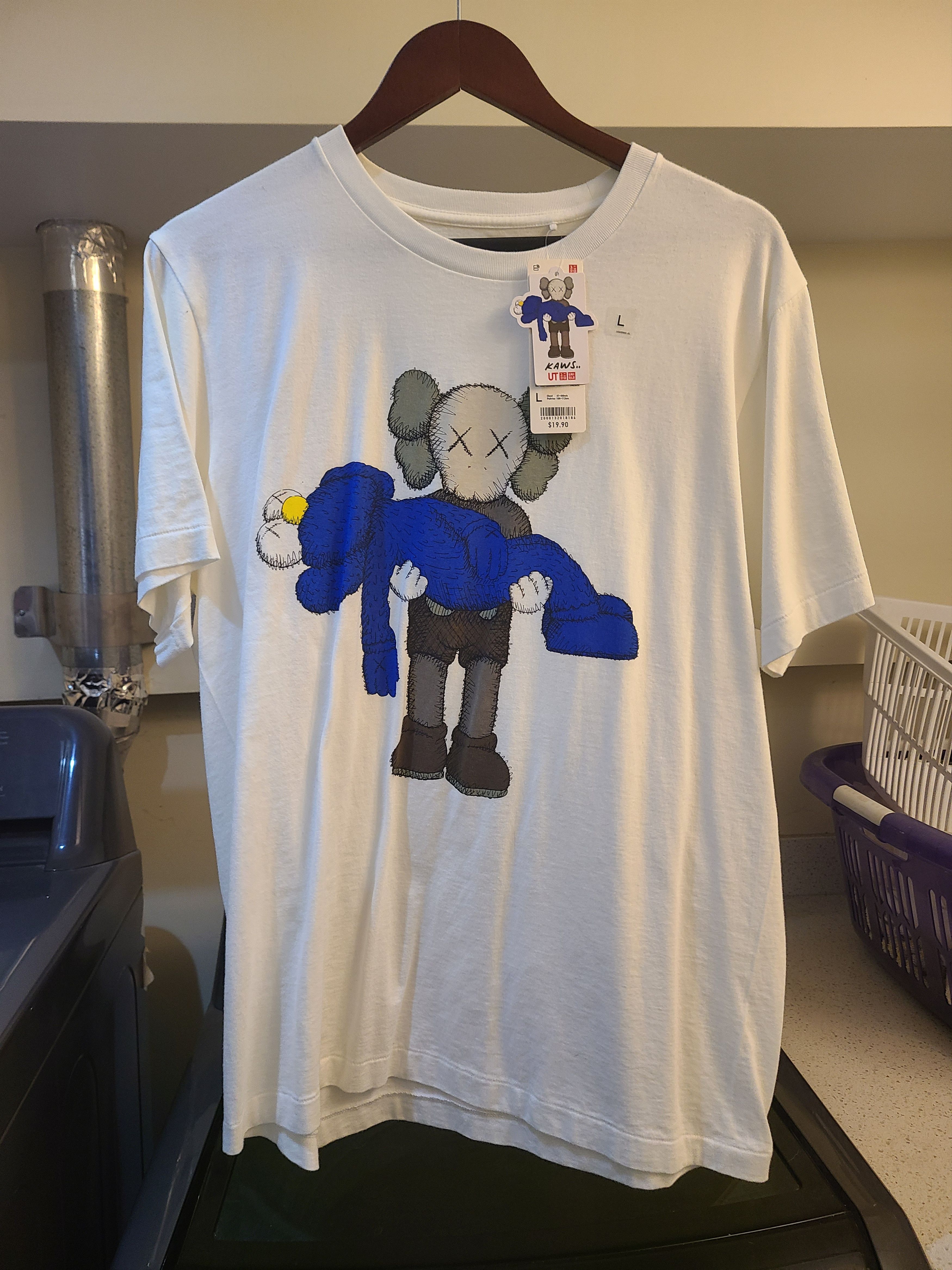 Uniqlo Uniqlo x Kaws Size US L / EU 52-54 / 3 - 1 Thumbnail