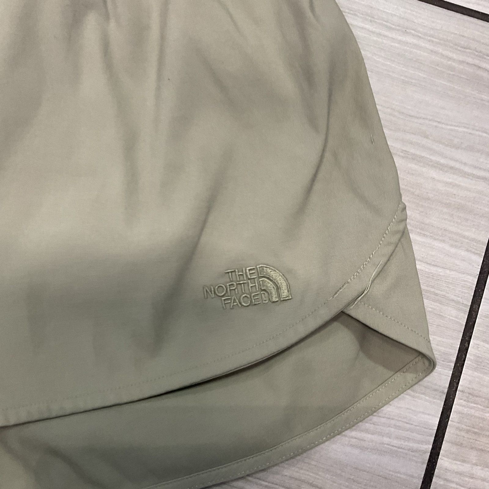 The North Face The North Face Sage Green Running Shorts Size 26" / US 2 / IT 38 - 5 Thumbnail