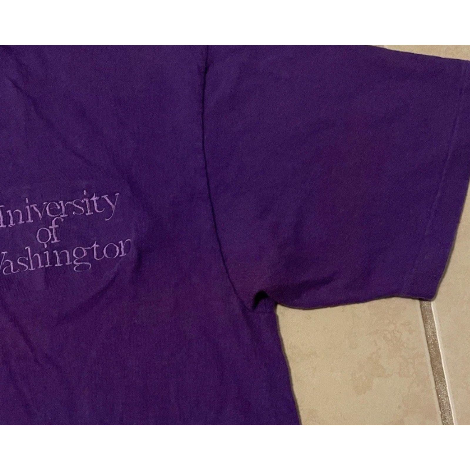 Vintage VINTAGE 90s University of Washington Faded Shirt M Purple Mens T-Shirt College Grunge Track PE Huskies Virginia? Size US M / EU 48-50 / 2 - 6 Thumbnail