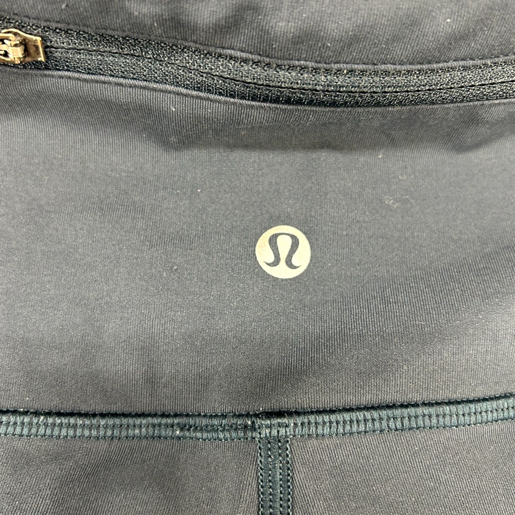 Lululemon Lululemon Pants Capris Womens 8 Blue Navy Regular Size 8 Elastic Pockets Logo Fitness Capri Pants Women Size 30" / US 8 / IT 44 - 5 Thumbnail