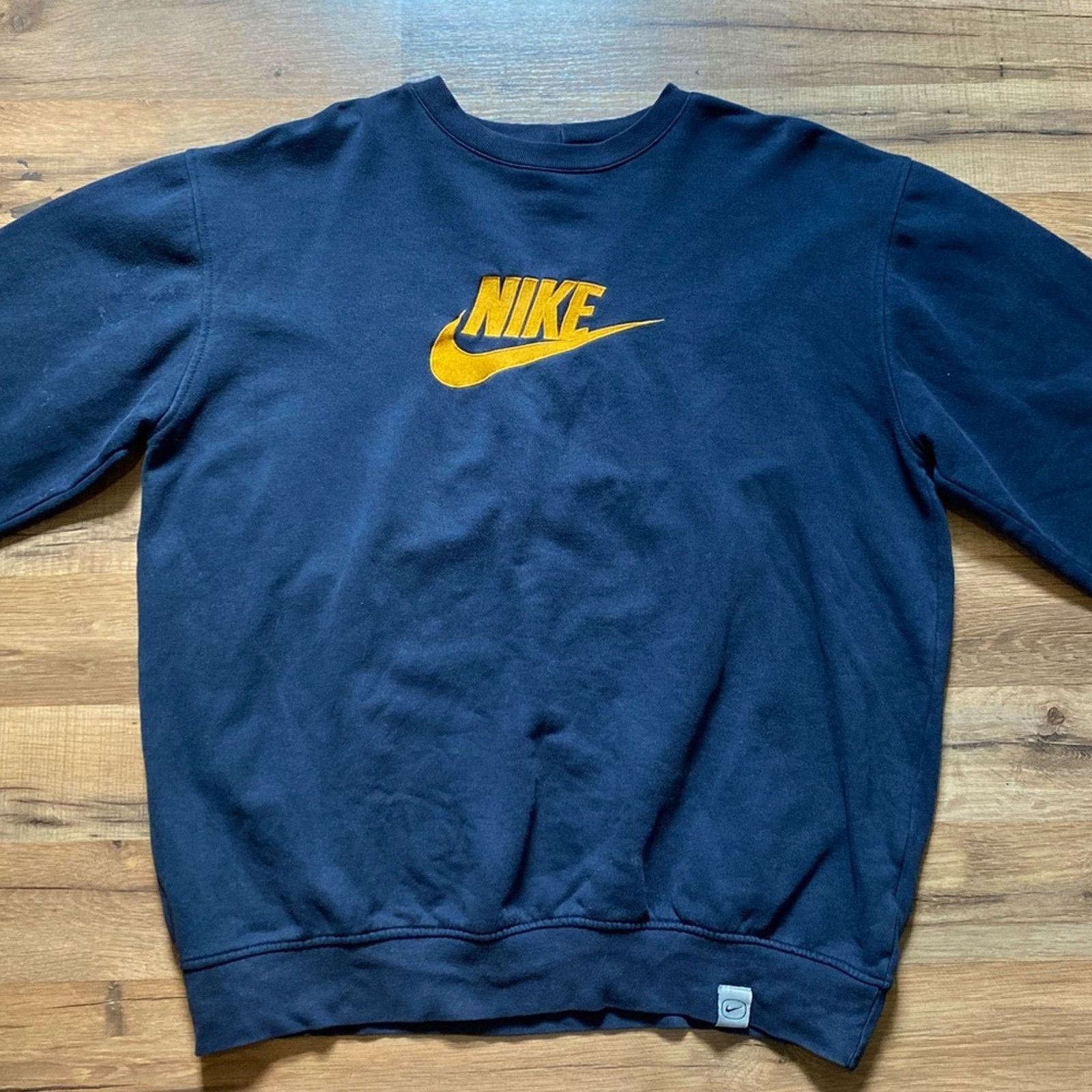 Nike Y2K Nike Spell Out Center Swoosh Crewneck Sweatshirt Size US L / EU 52-54 / 3 - 2 Thumbnail