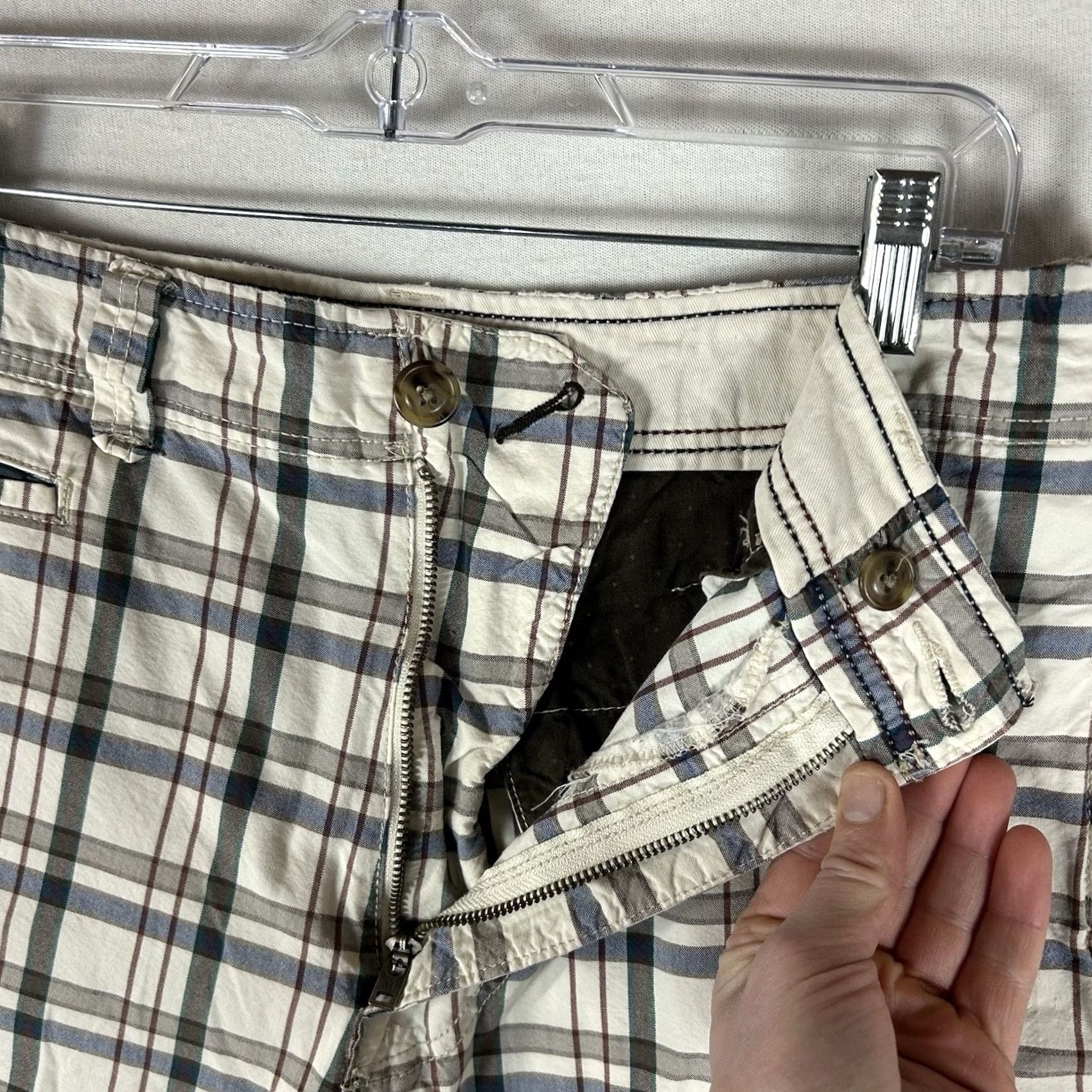 American Eagle Outfitters VINTAGE American Eagle Cargo Shorts Mens 33 Plaid Canvas 12 Inseam Casual Modern Classic Buckle Button Zipper Pockets Logo Rise High 33 in Waist Mens Size US 33 - 3 Thumbnail