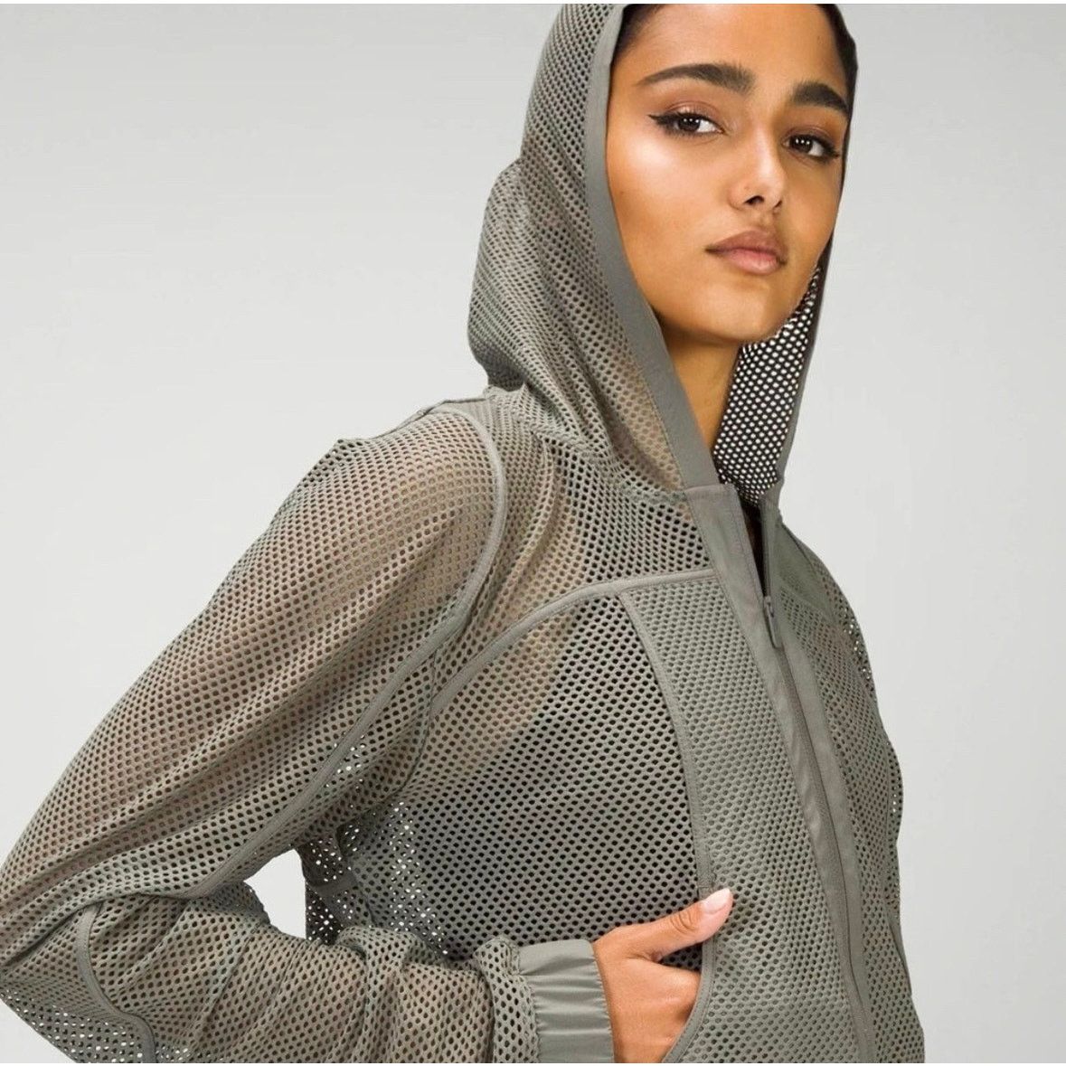 Lululemon Lululemon Sage Green Relaxed Mesh Hooded Front Zip Jacket 4 Size S / US 4 / IT 40 - 4 Thumbnail