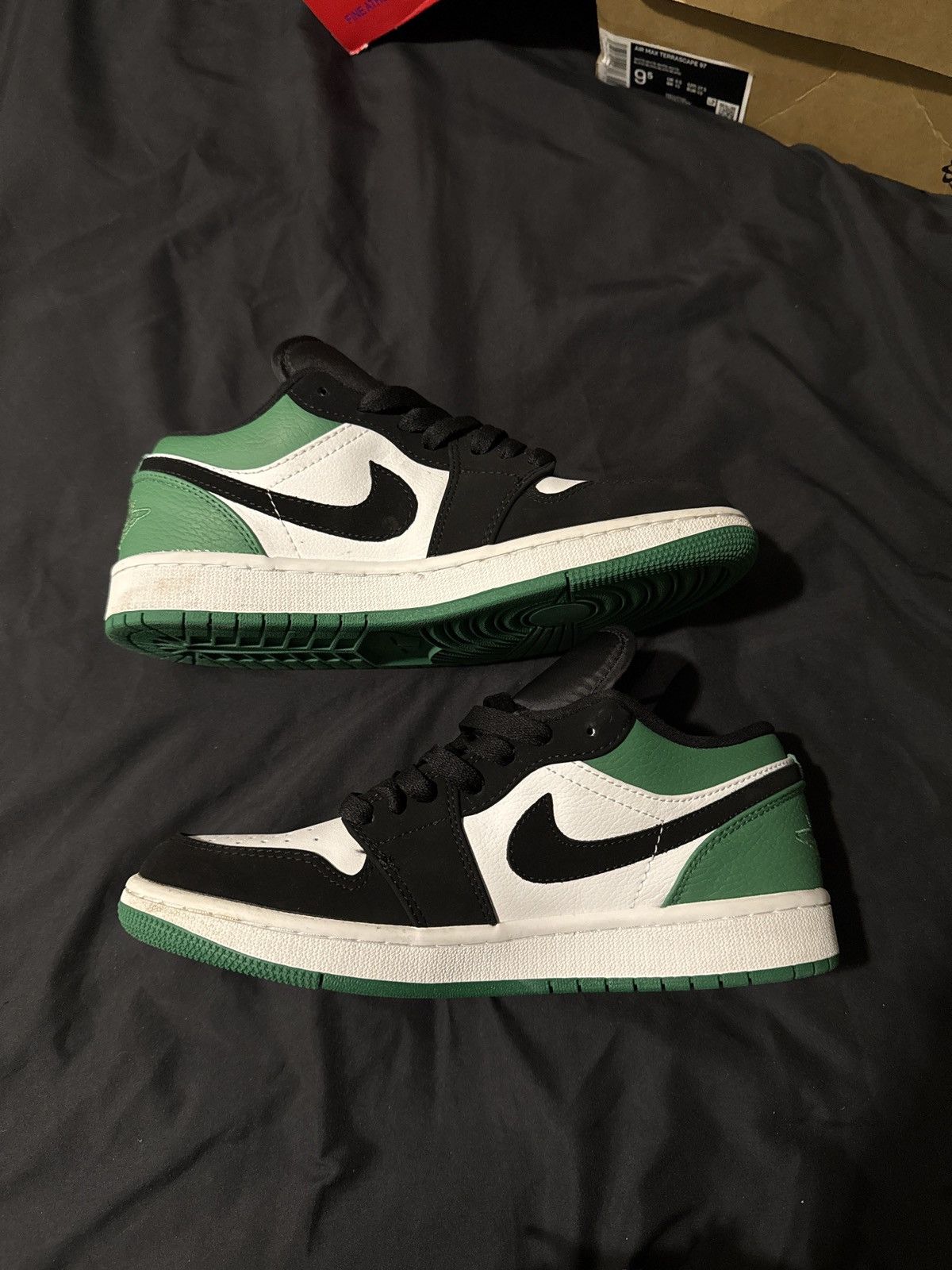 Jordan Brand Jordan 1 Low Mystic green Size US 9 / EU 42 - 2 Thumbnail