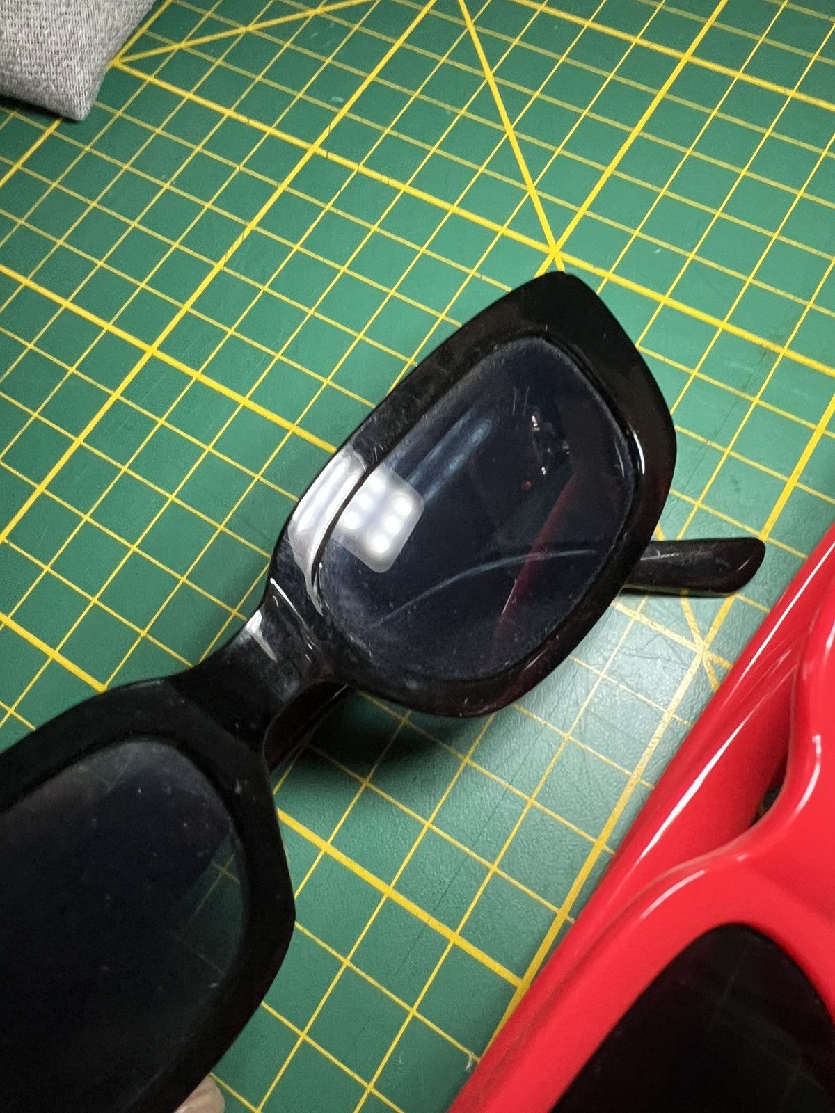 Other Pair of red and black rectangle sunglasses Size ONE SIZE - 7 Thumbnail