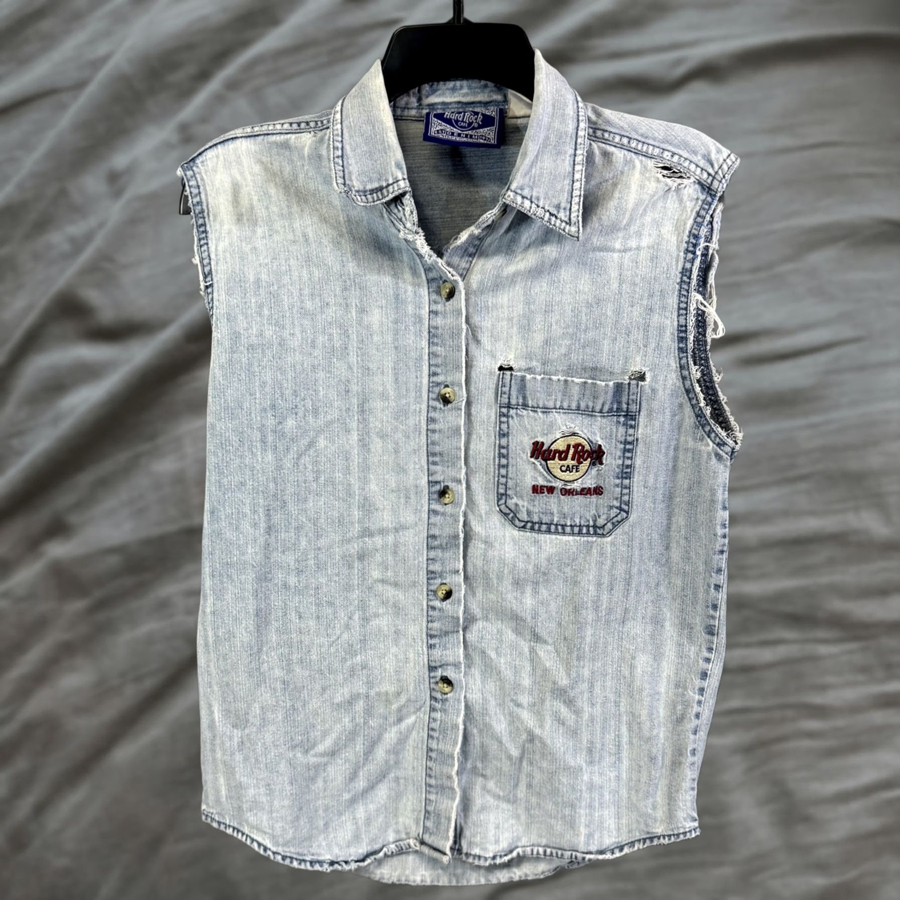 Hard Rock Cafe VINTAGE Hard Rock Cafe Denim Vest Mens M Blue Embroidered 90s Rock Biker Leather? No, Denim vest is fabric. Size US M / EU 48-50 / 2 - 1 Thumbnail