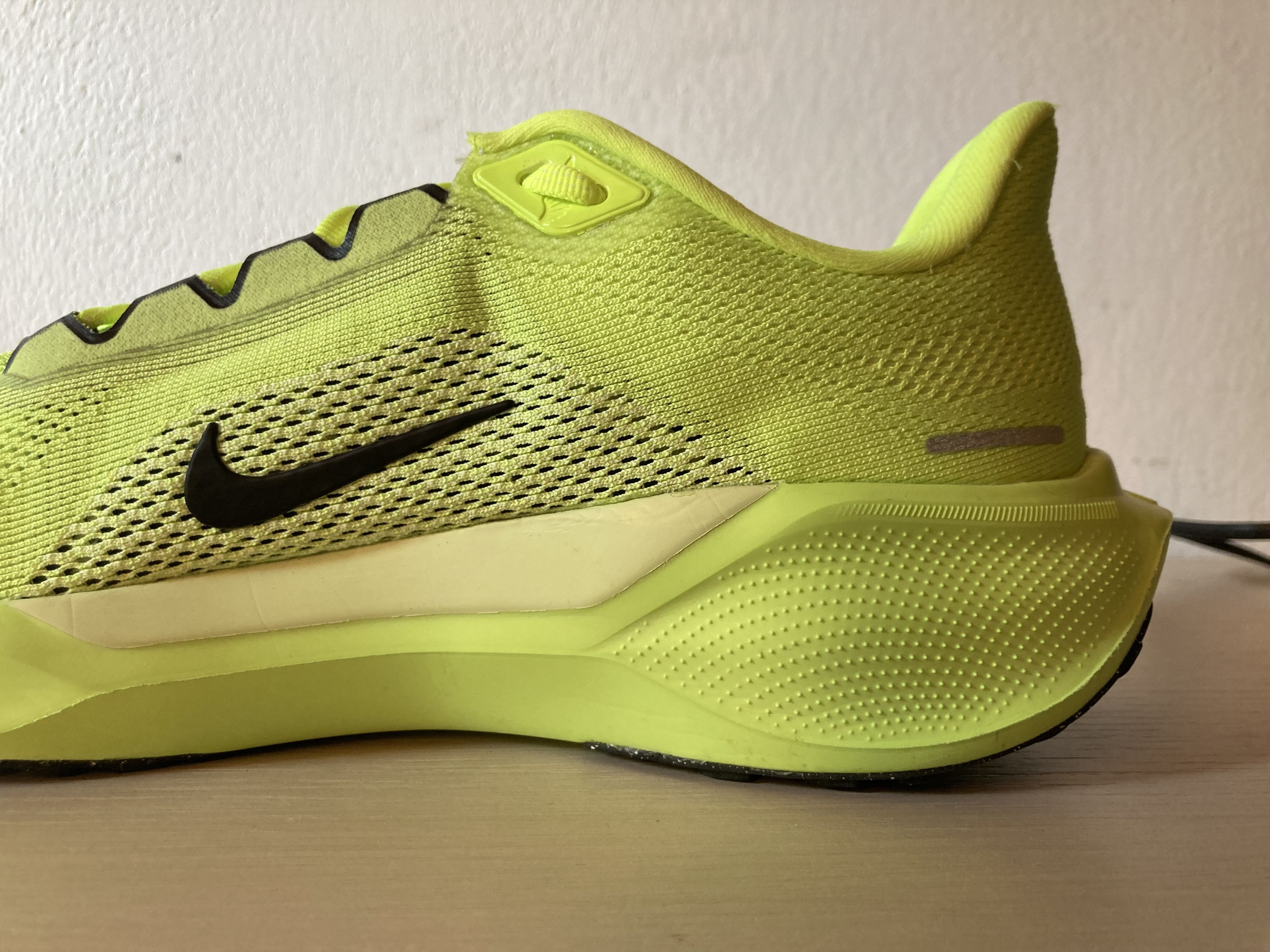 Nike NIKE Air Zoom Pegasus 41 in VOLT - size EU 43 Size US 10 / EU 43 - 4 Thumbnail