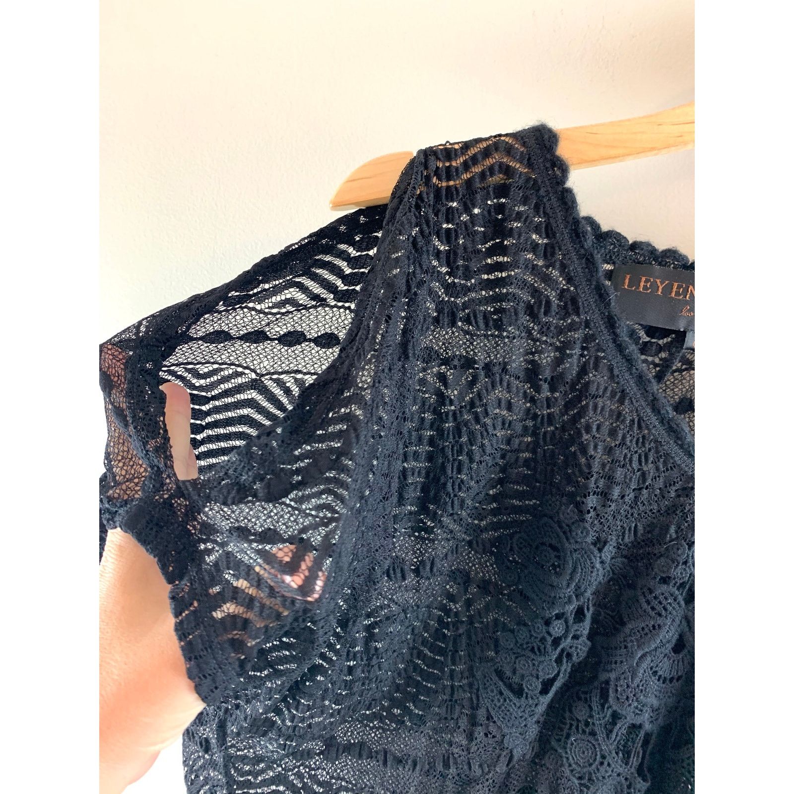 Anthropologie Leyendecker Black Lace Cold Shoulder Blouse Shirt Top 0 XS Size XS / US 0-2 / IT 36-38 - 4 Thumbnail