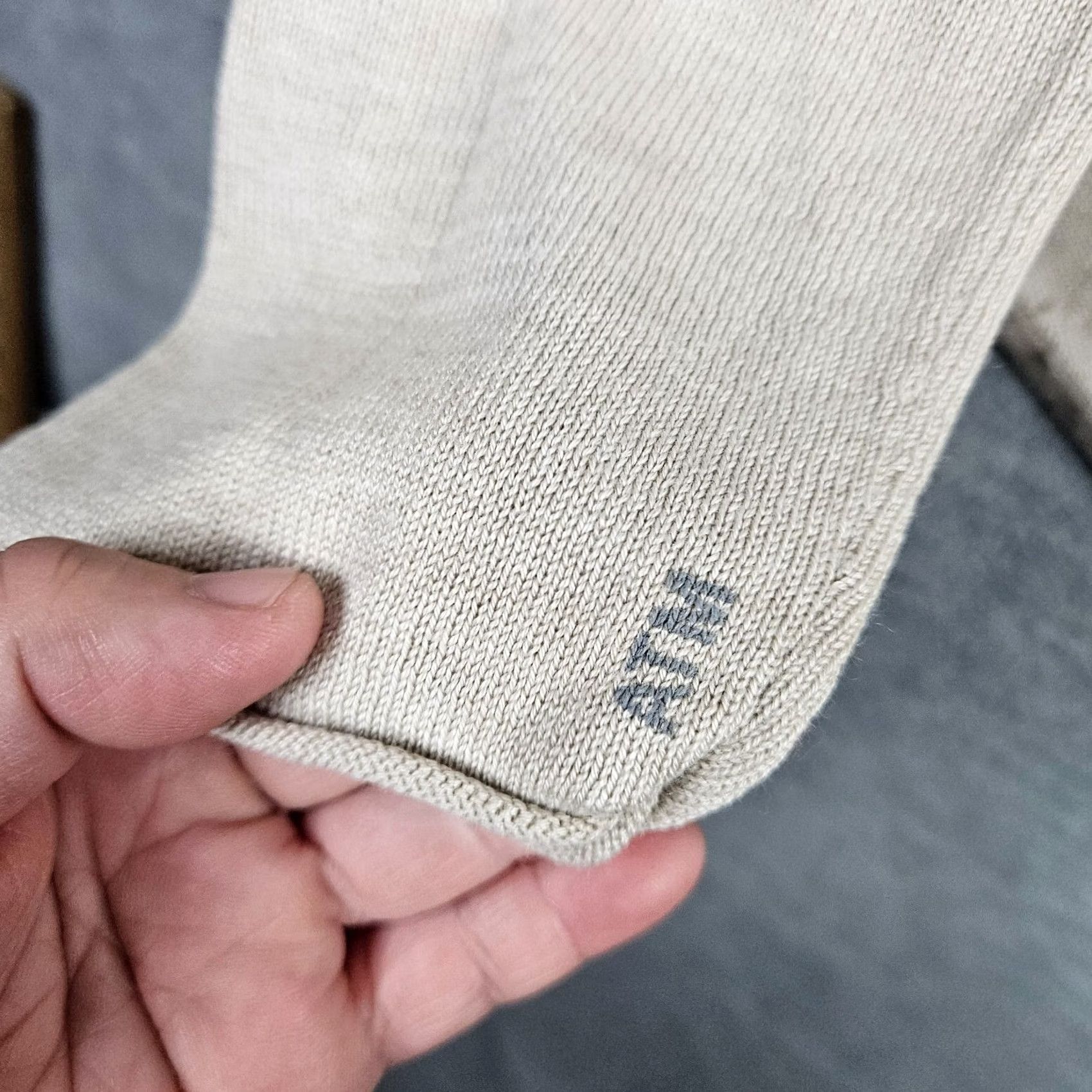Vintage ATM Women’s Knit Sweater Long Sleeve Pull Over L Beige Cashmere Silk Wool Logo V-Neck All Seasons Regular Pullover Modern Shirt Mens Womens Boys Girls Size L / US 10 / IT 46 - 8 Thumbnail