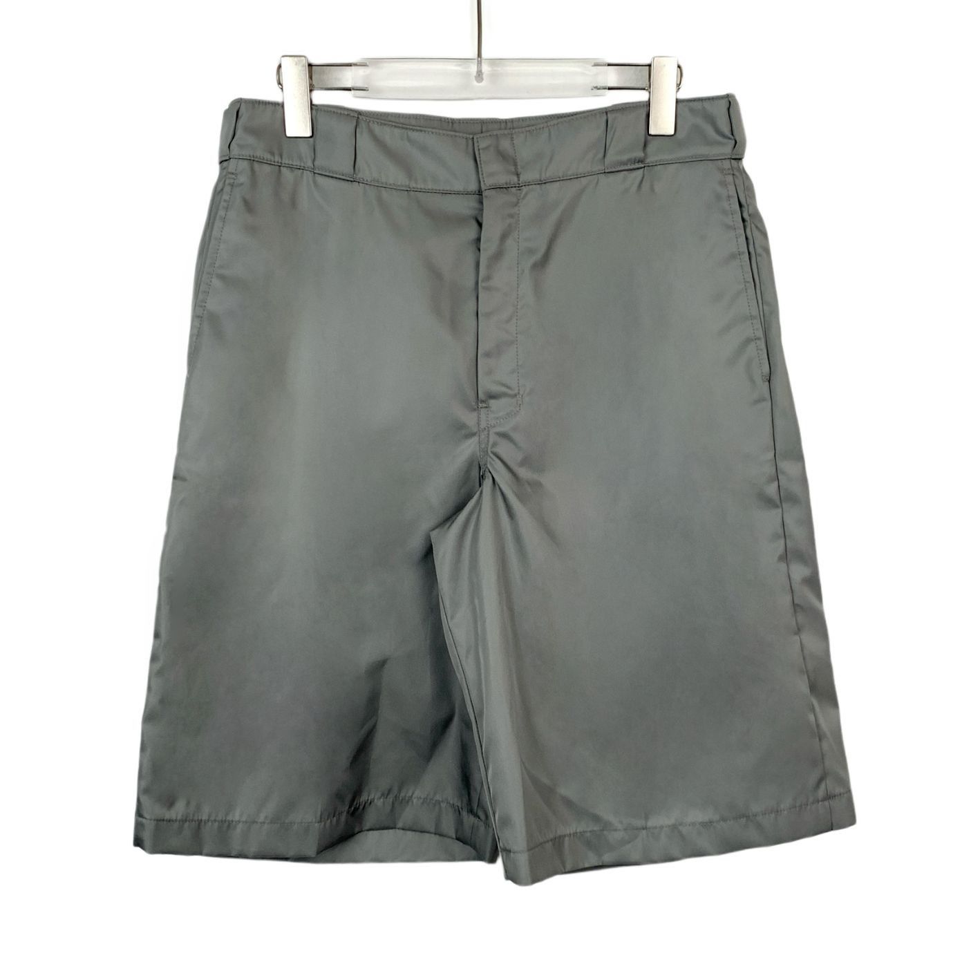 Prada Prada S-Class H9996 Grey Casual Shorts Size 48 M Triangle La Size US 32 / EU 48 - 1 Thumbnail