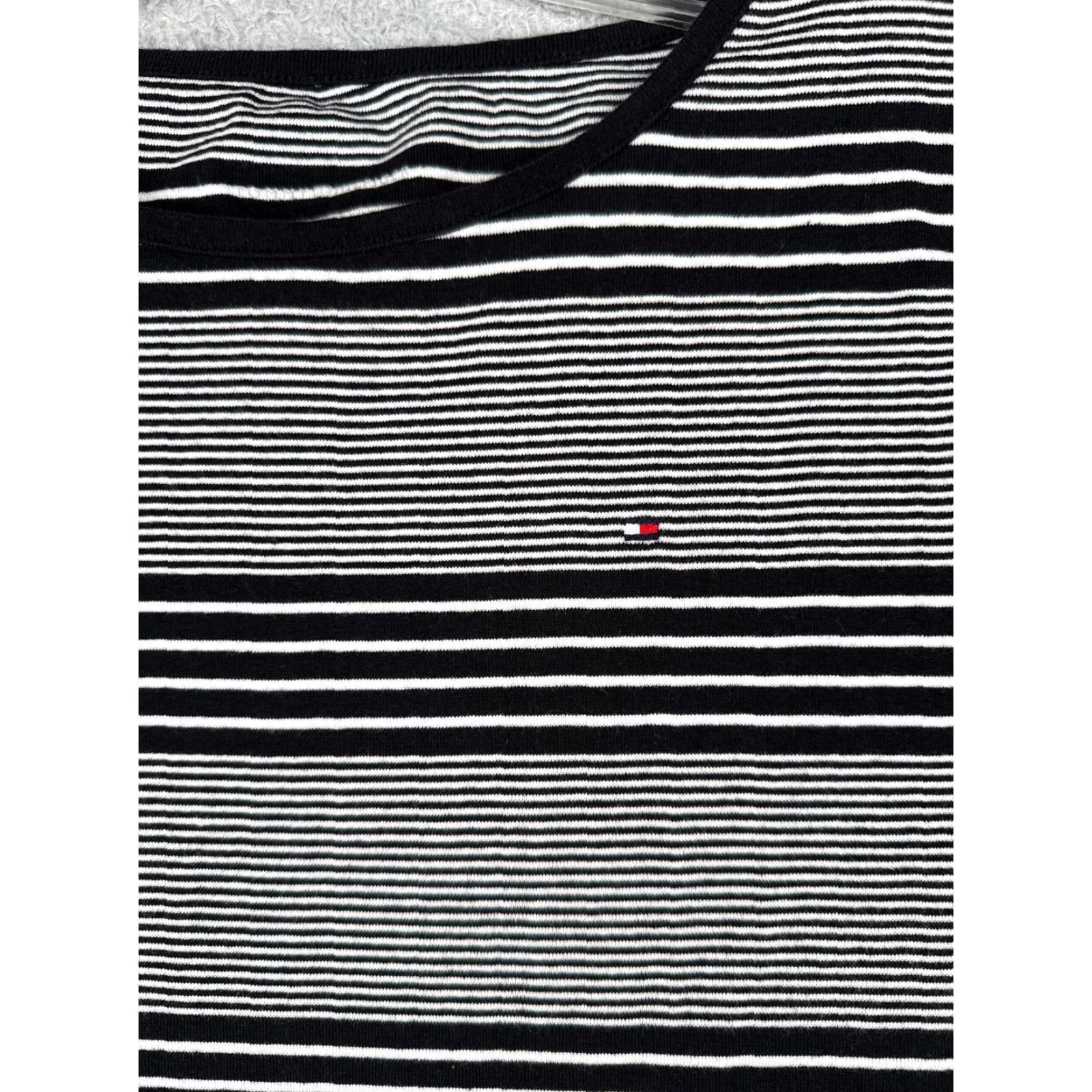 Tommy Hilfiger VINTAGE Tommy Hilfiger Shirt Women L Black White Stripe Round Neck 100% Cotton Knit Logo Tee Adult Large Black Womens Shirt Size L / US 10 / IT 46 - 6 Thumbnail
