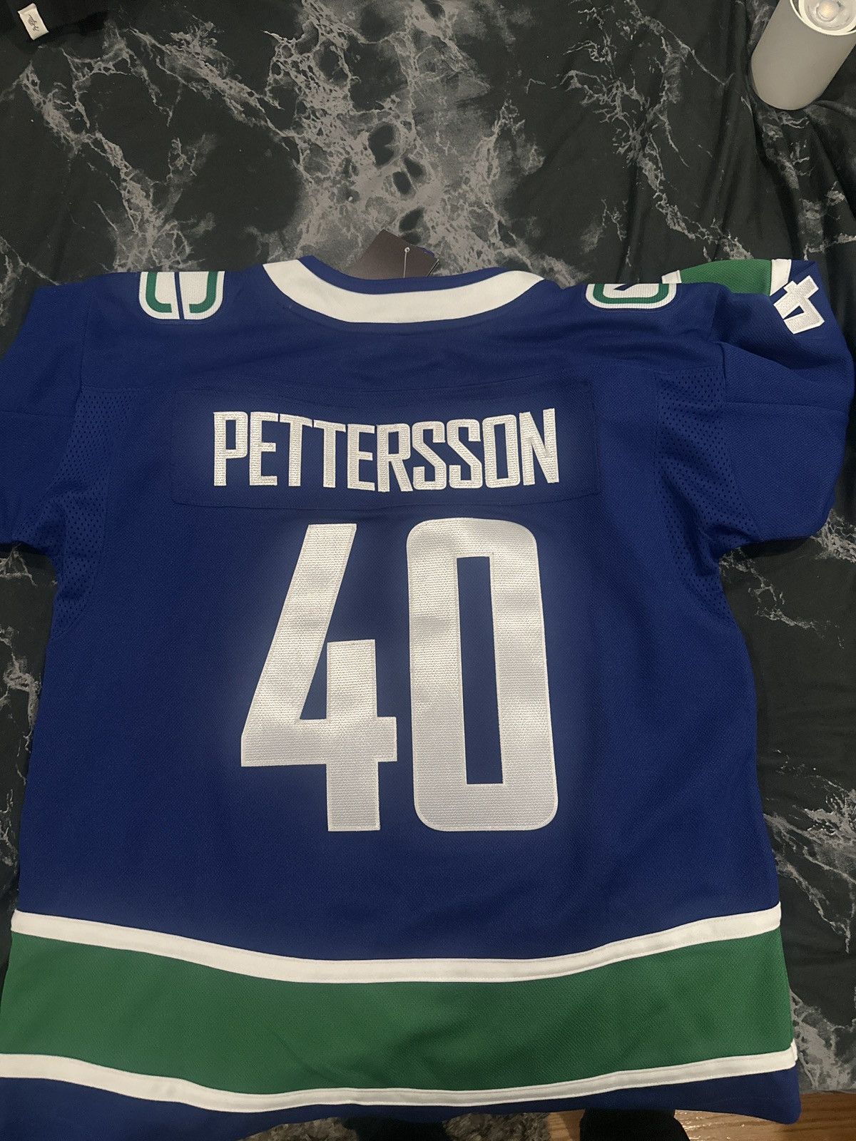 NHL Youth jersey vancouver Size US L / EU 52-54 / 3 - 2 Thumbnail