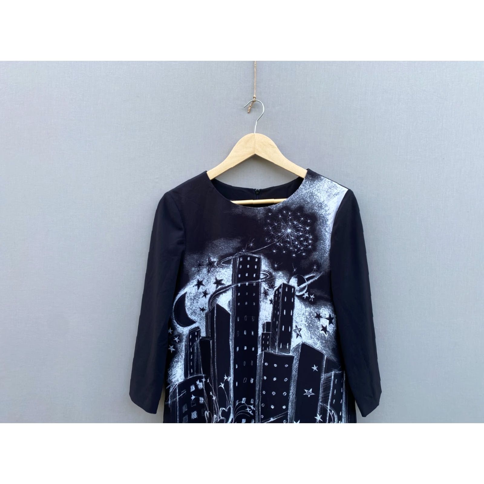Moschino Boutique Moschino Dress Women's Size US 8 Shirt Adult Regular Black Midi Lace Zipper City Pattern City 8 Womens Size M / US 6-8 / IT 42-44 - 3 Thumbnail