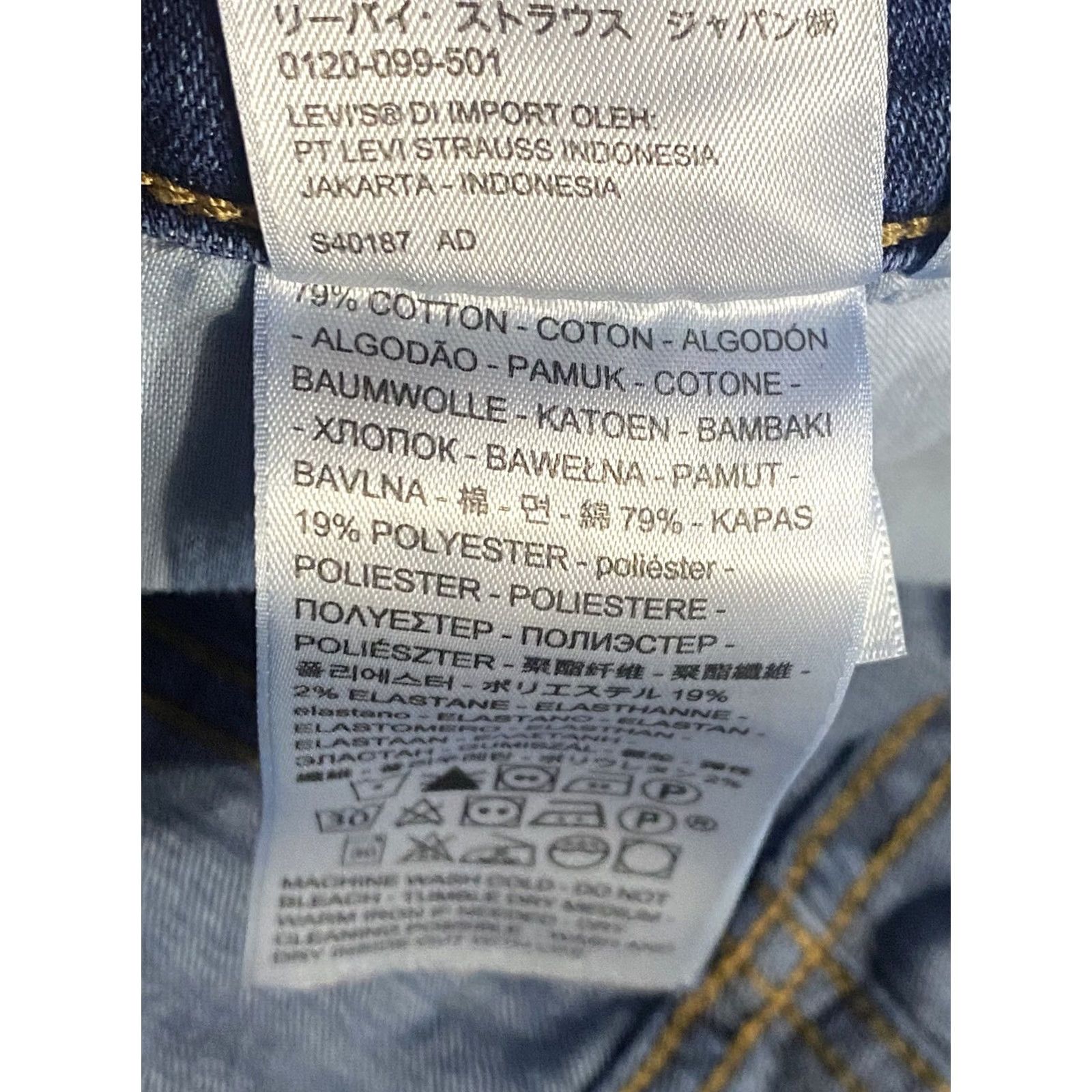 Levi's VINTAGE none? No. Levi's Bermuda Jean Shorts Woman Blue Medium Wash 30? Size 30" / US 8 / IT 44 - 5 Thumbnail