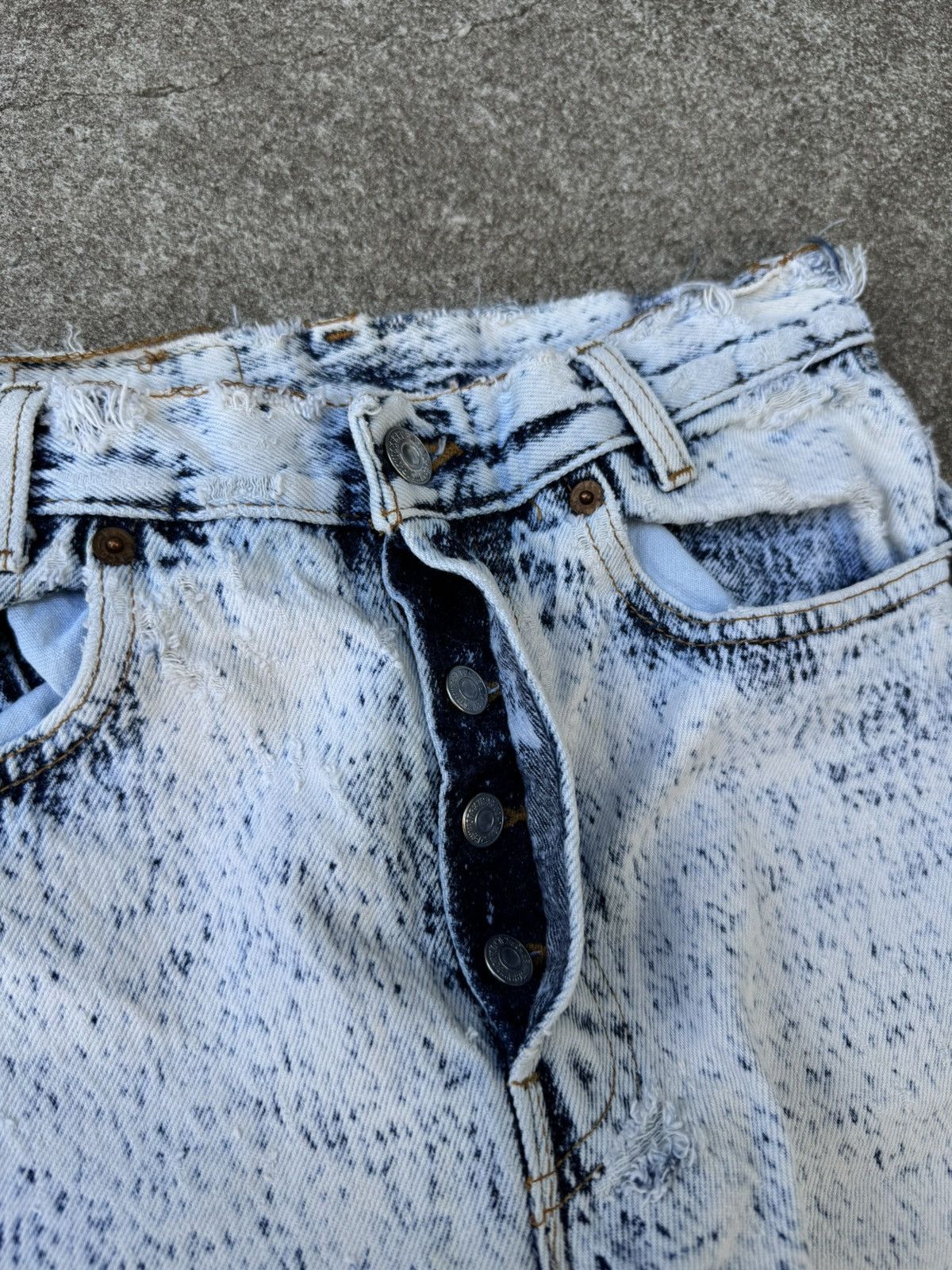 Levi's × Vintage Vtg 90’s Levis 701xx Buttonfly Acid Wash Jeans Student 26x31 Size 26" / US 2 / IT 38 - 7 Thumbnail