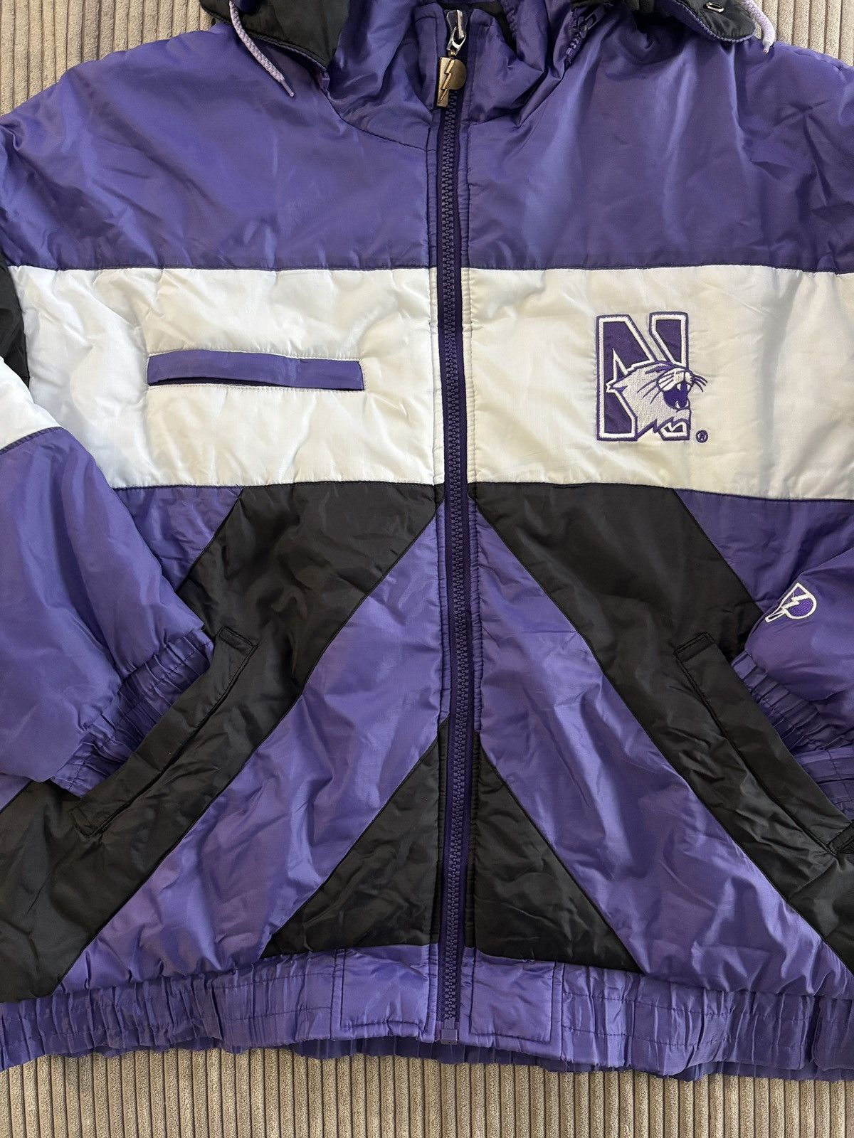 Pro Player Puffer Jacket Vintage Pro Player NCAA Northwestern Wildcats Size US XXL / EU 58 / 5 - 2 Thumbnail