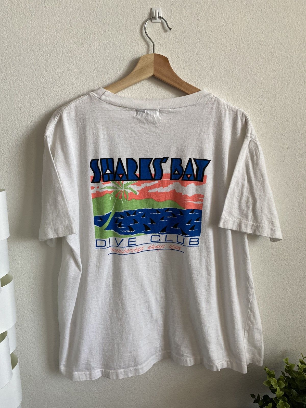 Unsound Rags Vintage 90s Sharks Bay Dive Club Single Stitch Tee Size US XL / EU 56 / 4 - 1 Thumbnail