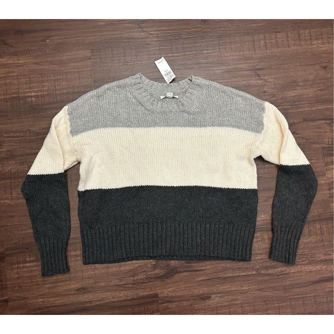 American Eagle Outfitters American Eagle NWT Tri-Color Gray, Cream, and Black Sweater, Size XS / US 0-2 / IT 36-38 - 1 Thumbnail