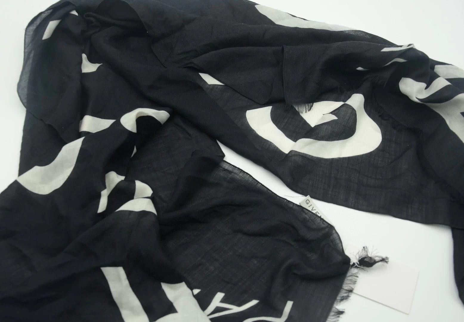 Givenchy Givenchy Double Sided Black White Gradient Wool Silk Scarf Size ONE SIZE - 9 Thumbnail