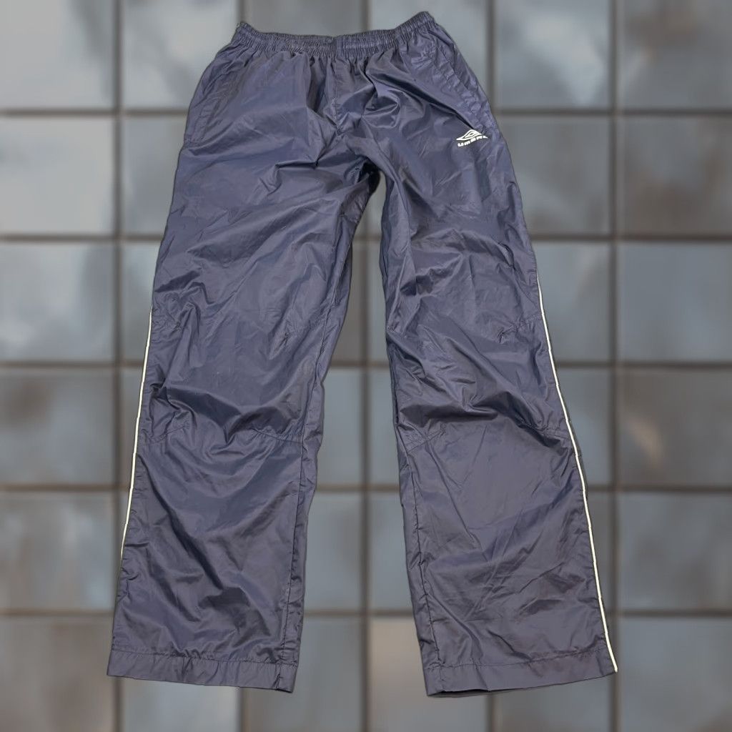 Umbro VINTAGE Umbro Track Pants Windbreaker Large Blue Diamond Logo 90s Retro Mens Trousers Blue 90s Mens Size US 33 - 1 Thumbnail