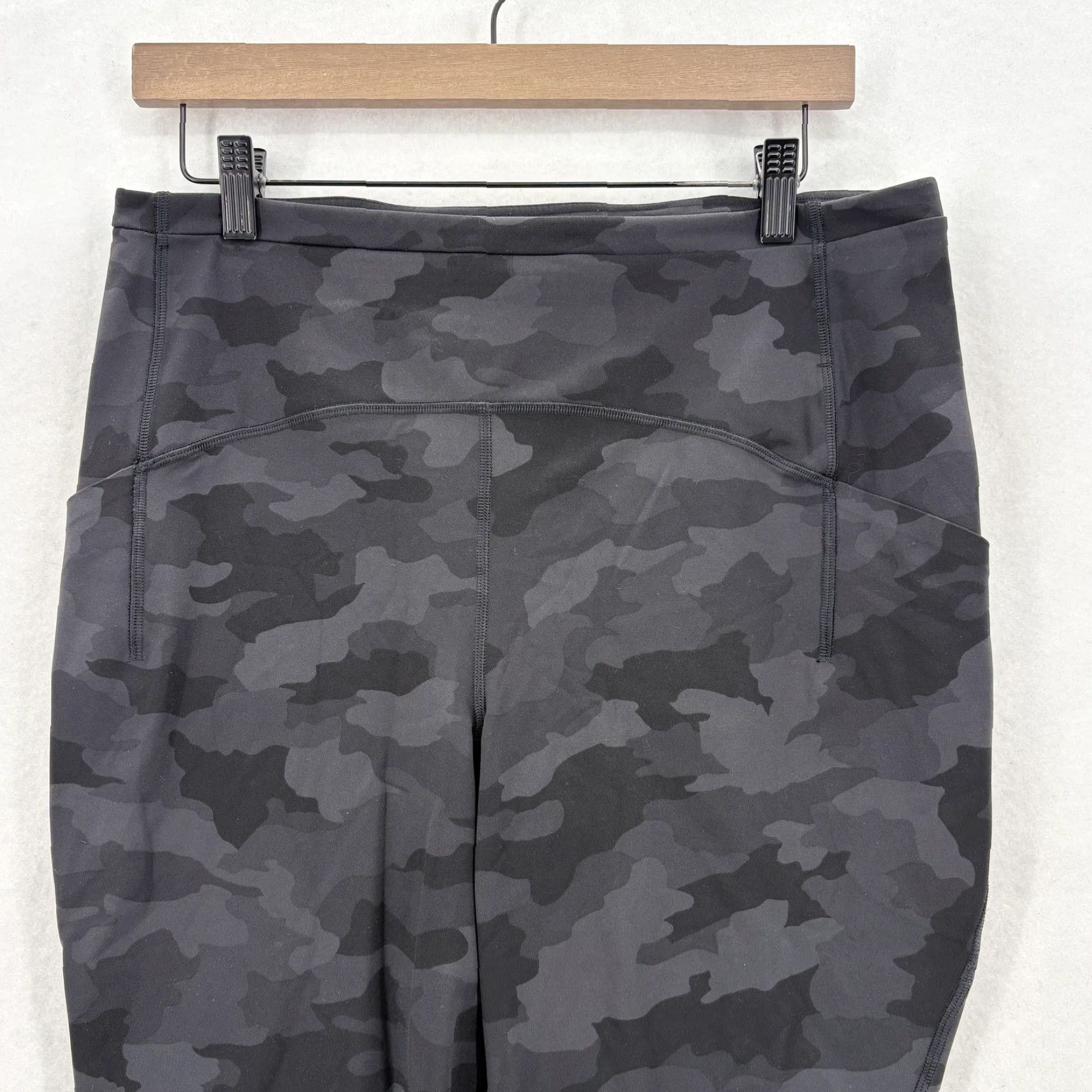 Lululemon Lululemon Align Capri Pants Womens 12 Black Camo Leggings Pockets Reflective Capris Yoga Running Shoes? Size 34" / US 12 / IT 48 - 2 Thumbnail