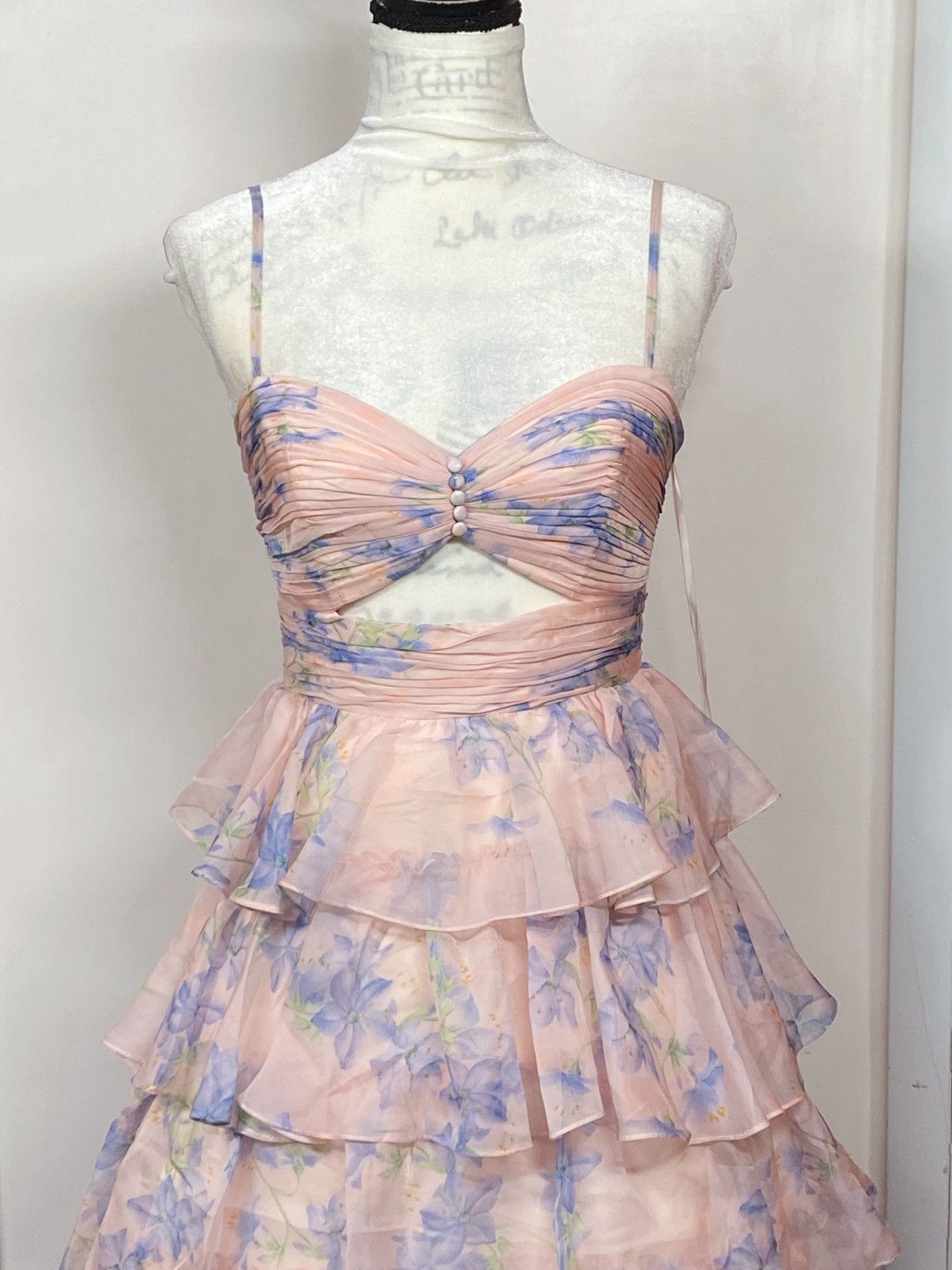 Mac Duggal Mac Duggal Floral Cut Out Ruffle Layered Gown size 4 Size S / US 4 / IT 40 - 5 Thumbnail