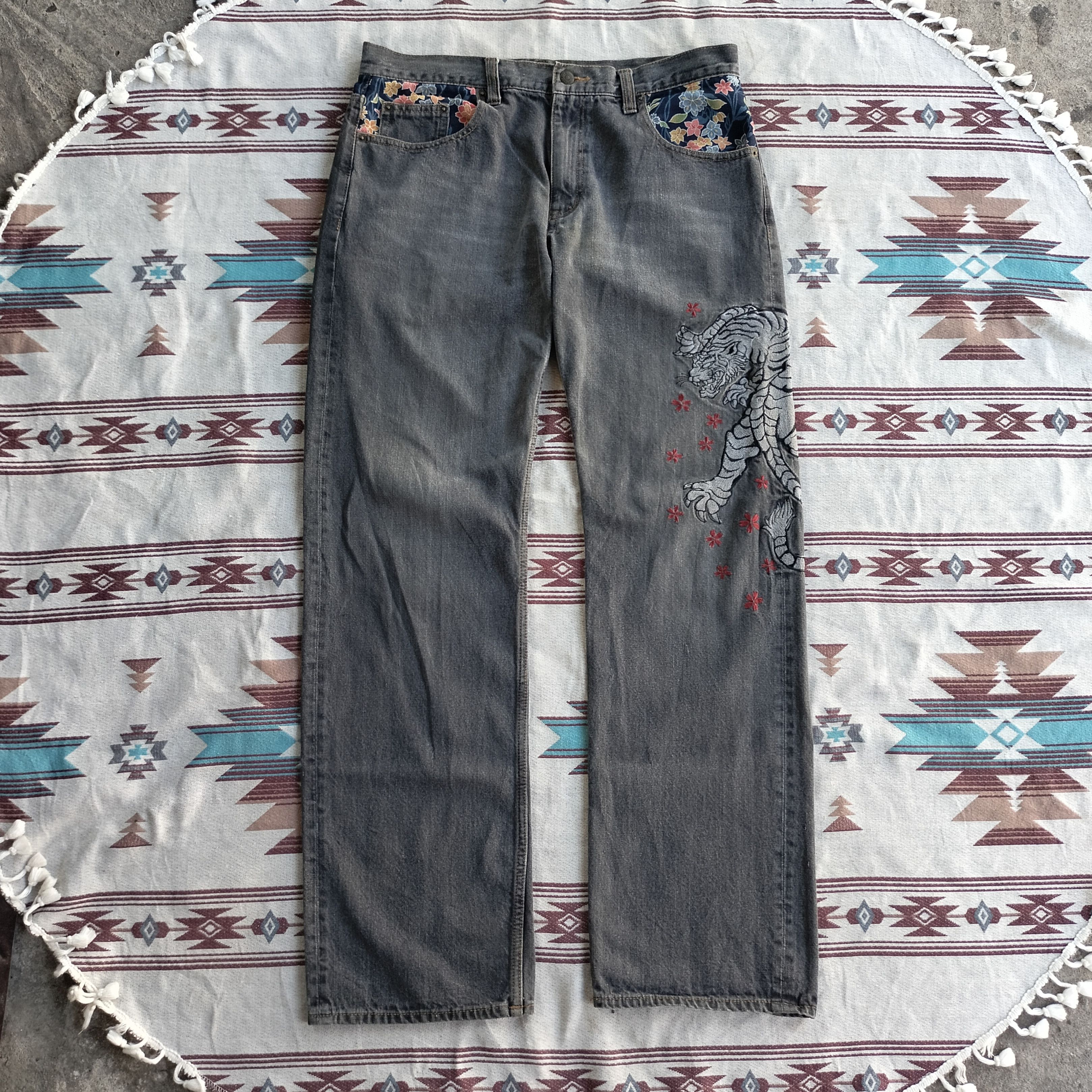 Vintage Oscar Japan tiger embroidery side black washed denim