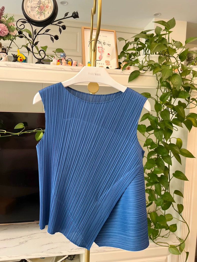 Issey Miyake Issey Miyake size:3 Smoggy blue pleated short-sleeved top Size XS / US 0-2 / IT 36-38 - 1 Thumbnail
