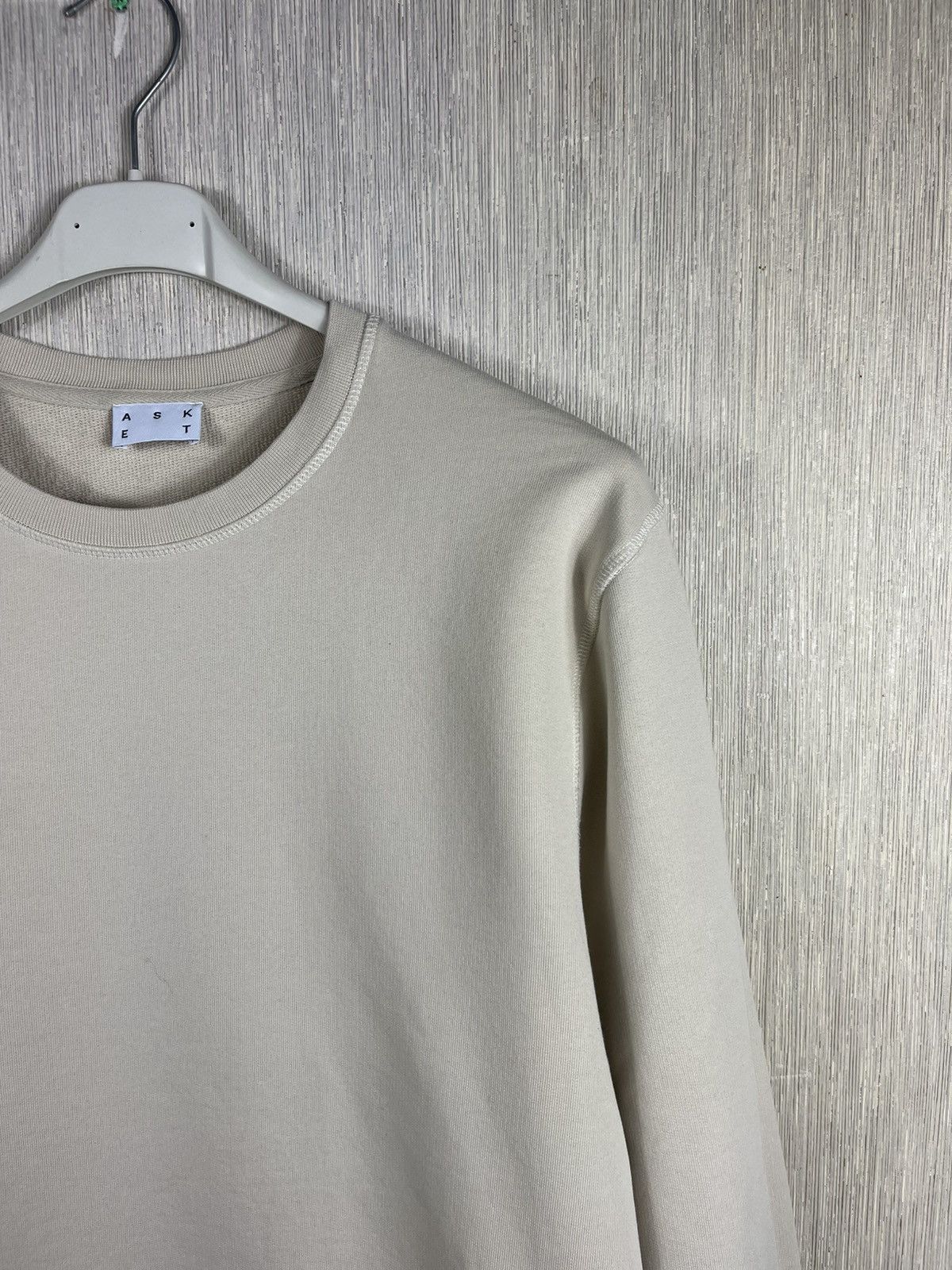 Asket × Designer Asket the sweatshirt basic crewneck beige cream aesthetic Size US L / EU 52-54 / 3 - 2 Thumbnail